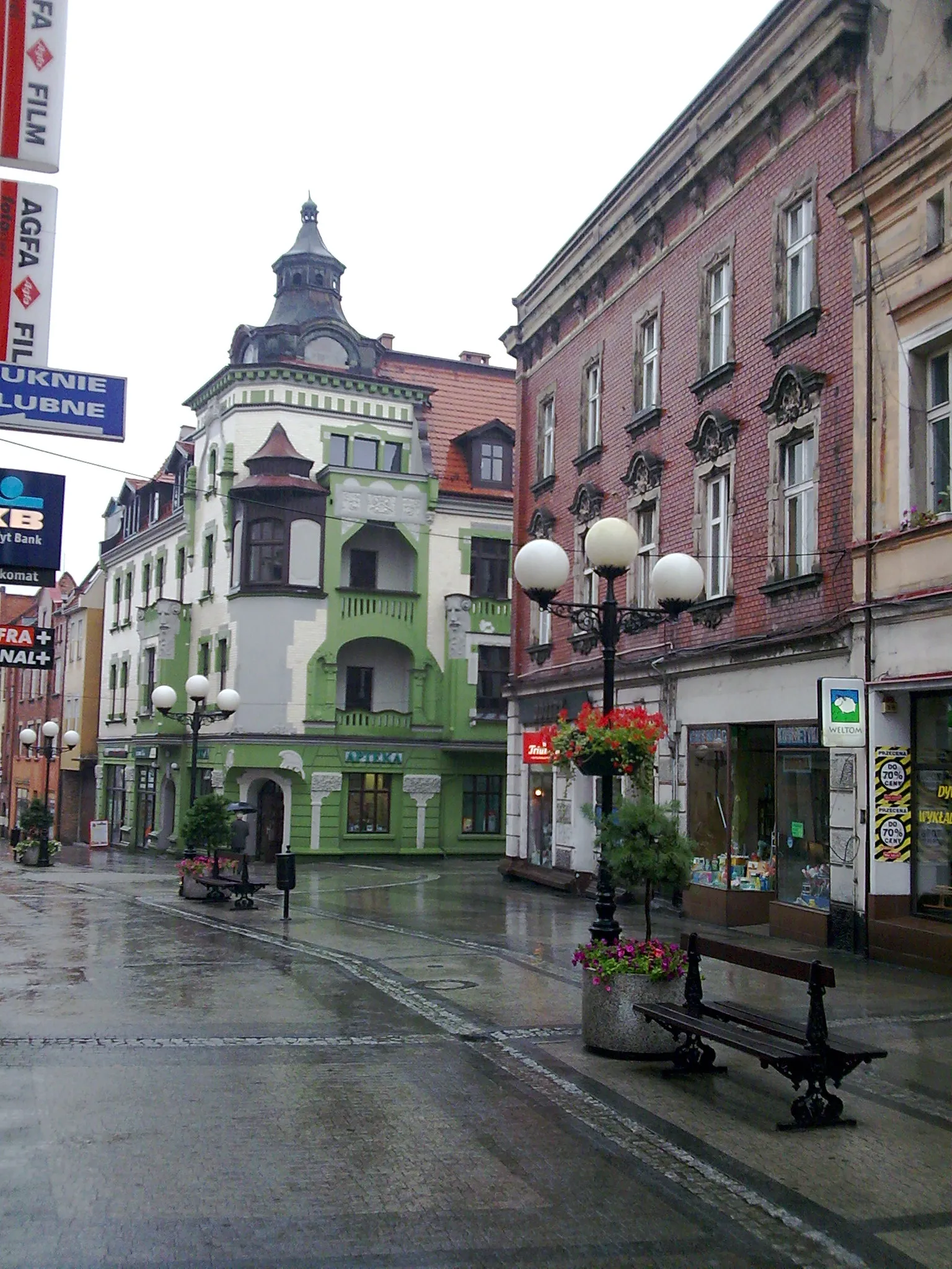 Photo showing: kamienice przy ul. Jana Pawła II nieopodal Rynku