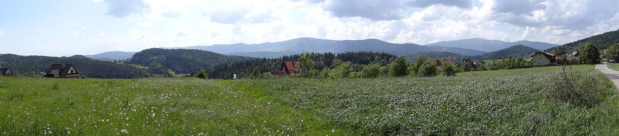 Photo showing: Panorama Pasma Babiogórskiego z okolicy przełęczy Przysłop pod Magurką w Paśmie Jałowieckim