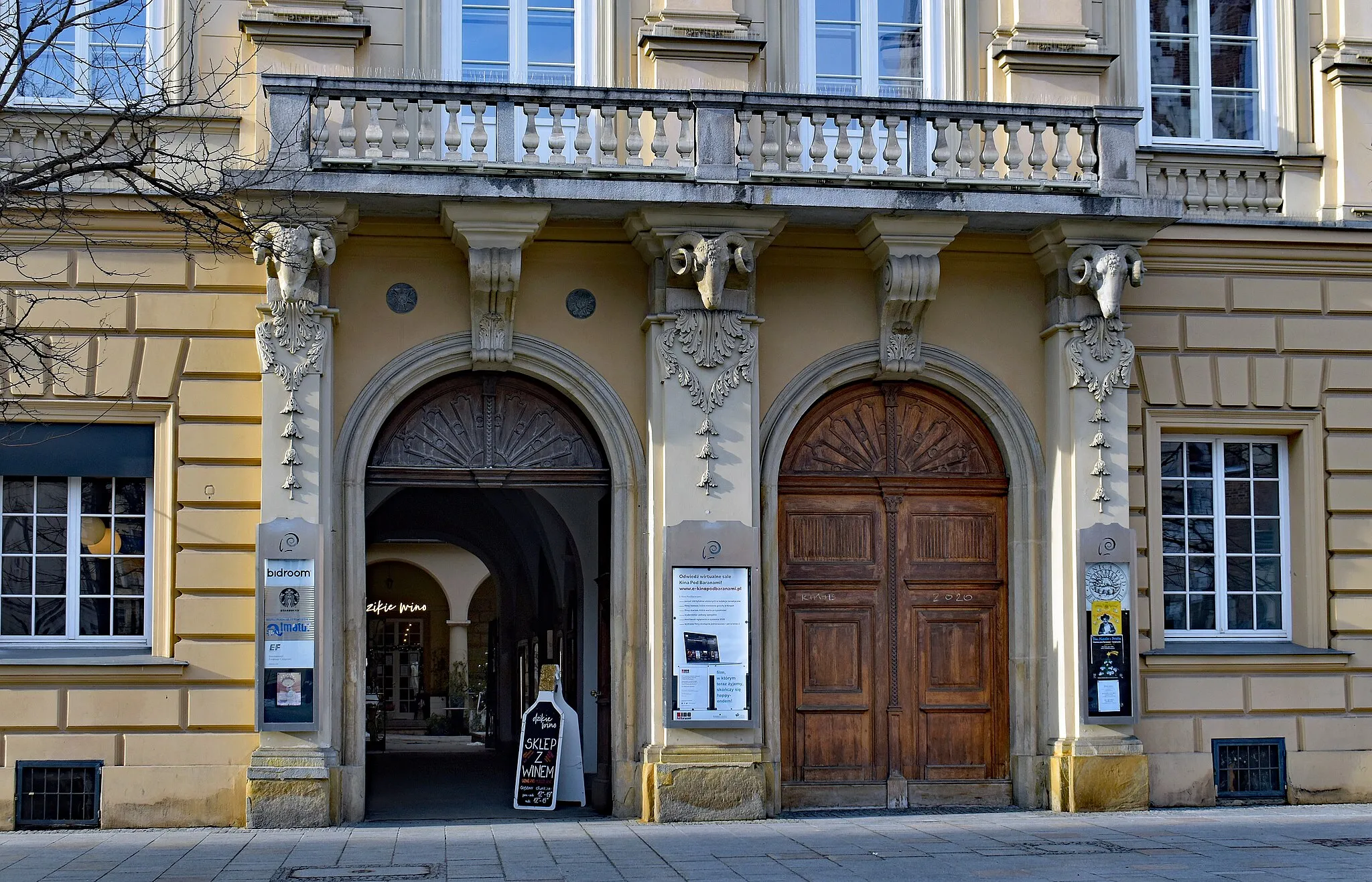 Photo showing: Pod Baranami Palace, gate, 27 Main Market square, Old Town, Kraków, Poland