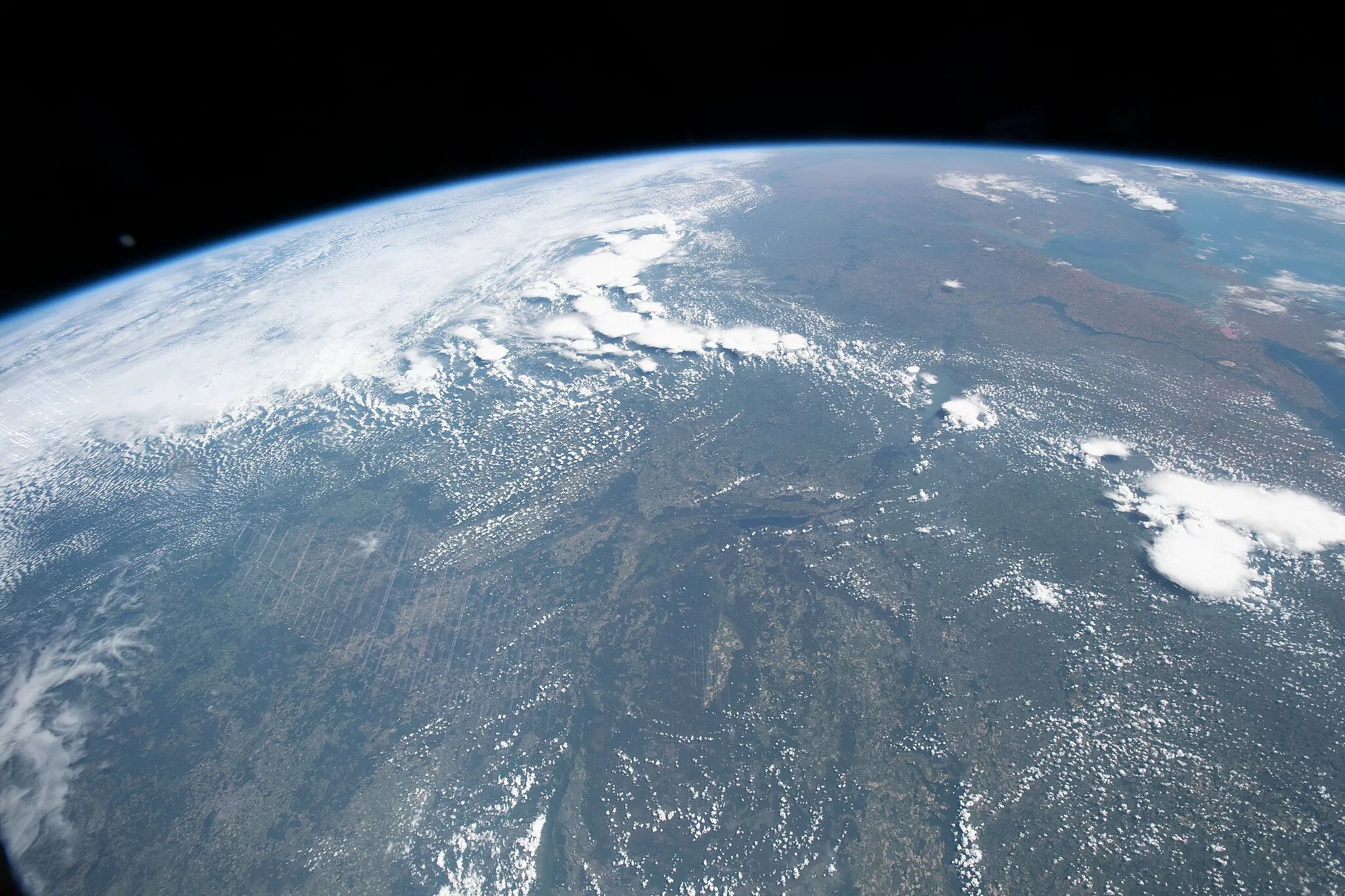 Photo showing: View of Earth taken during ISS Expedition 59.