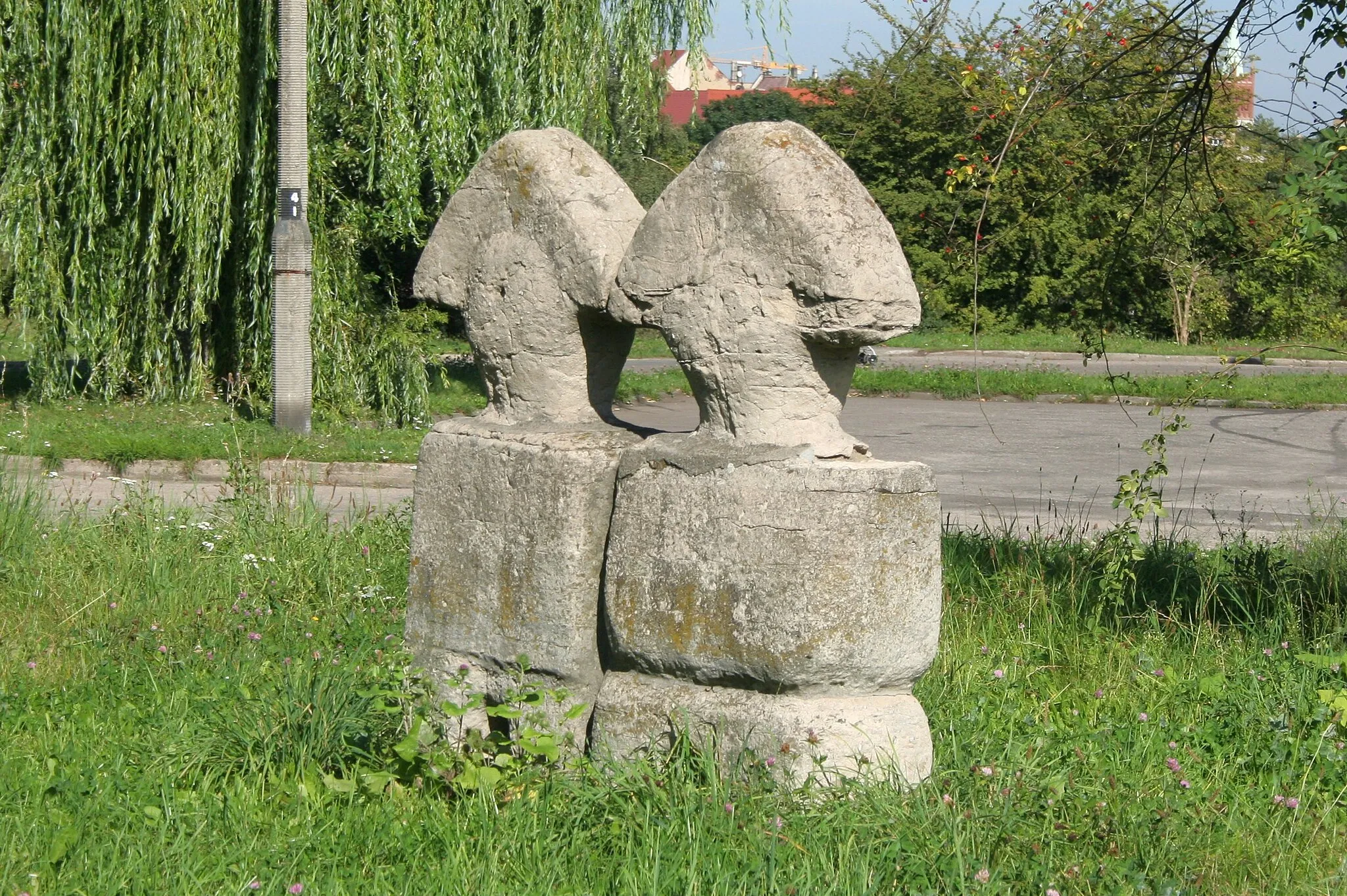 Photo showing: Rzeźba „Sztygarka” przy ul. Zabrzańskiej w Bytomiu, autorka Mirosława Wirtek, datowana na 1978 rok