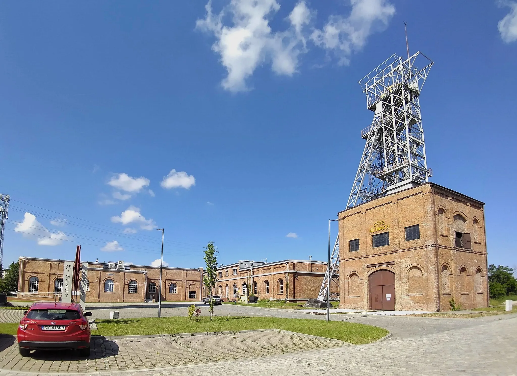 Photo showing: Former coal mine in Rybnik-Niewiadom, Upper Silesia, Poland, nowadays a mining museum.