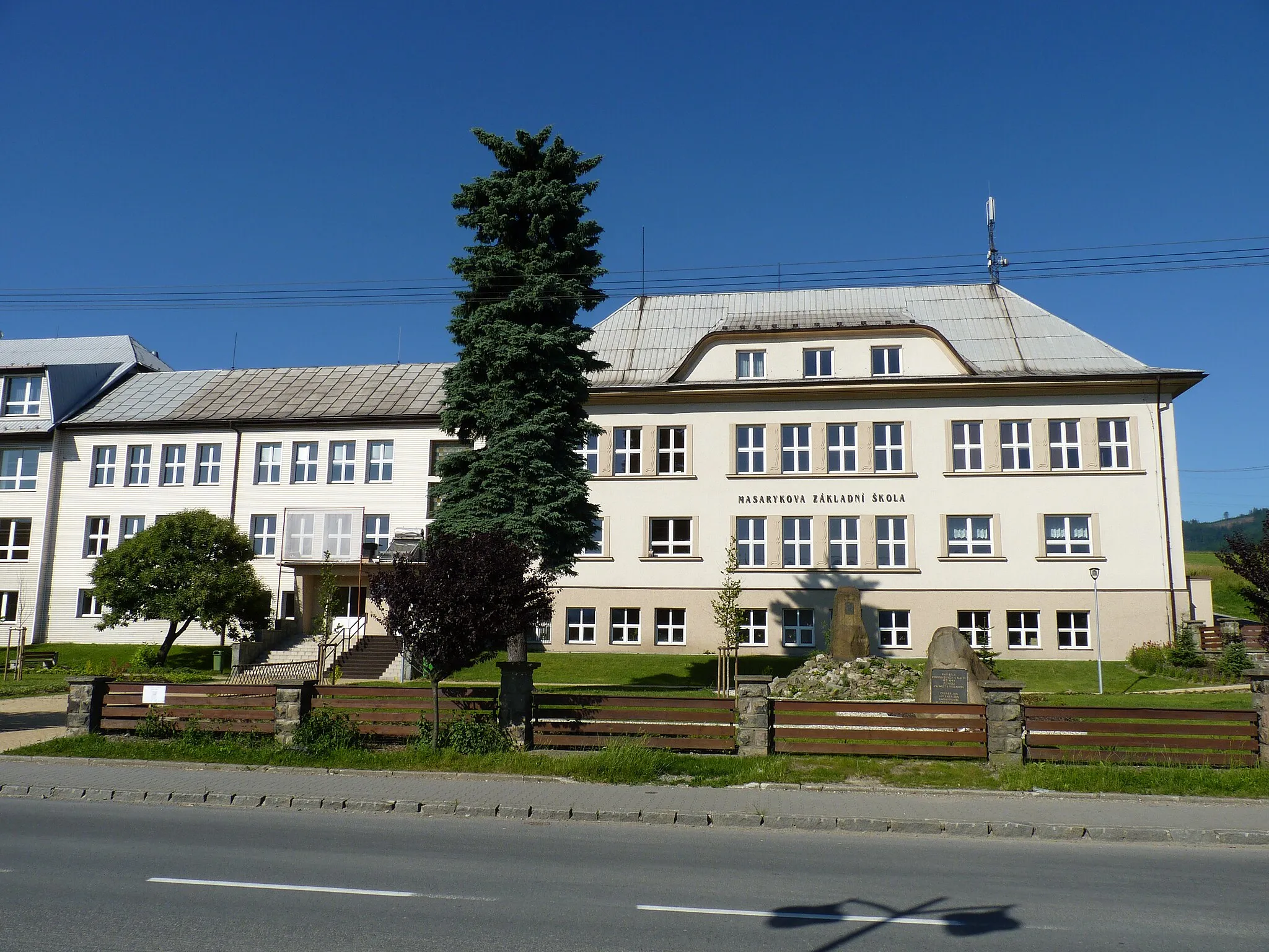 Photo showing: Czech school in Návsí, Moravian-Silesian Region, Czech Republic