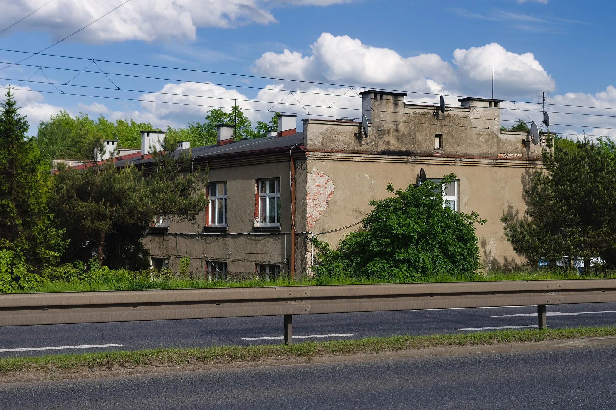 Photo showing: Chorzów, ul. Katowicka 156, dawne koszary forteczne ze schronem Obszaru Warownego Śląsk, obecnie budynek mieszkalny