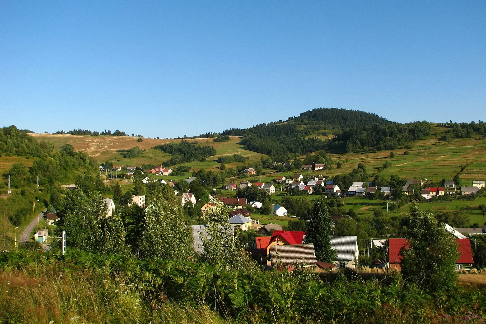 Photo showing: Skalite i Skalanka, z lewej polana pomiędzy Skalanką a Serafinov grúniem, widok ze strony słowackiej