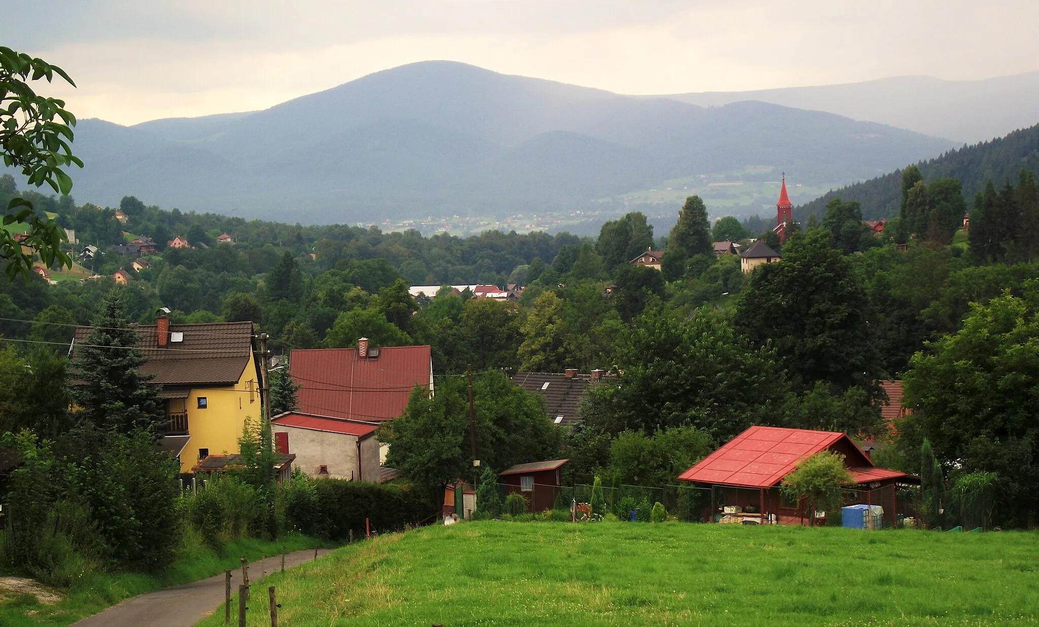 Photo showing: A view of Nýdek from the road to the Czantoria Mount. In background the mount Ostrý.