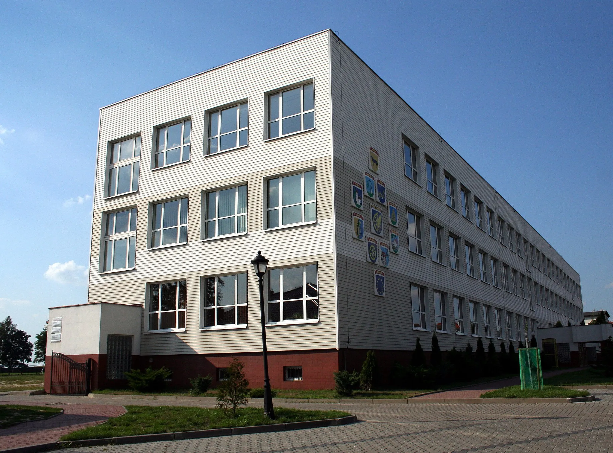 Photo showing: liceum ogólnokształcące w Psarach, gmina Woźniki, powiat lubliniecki