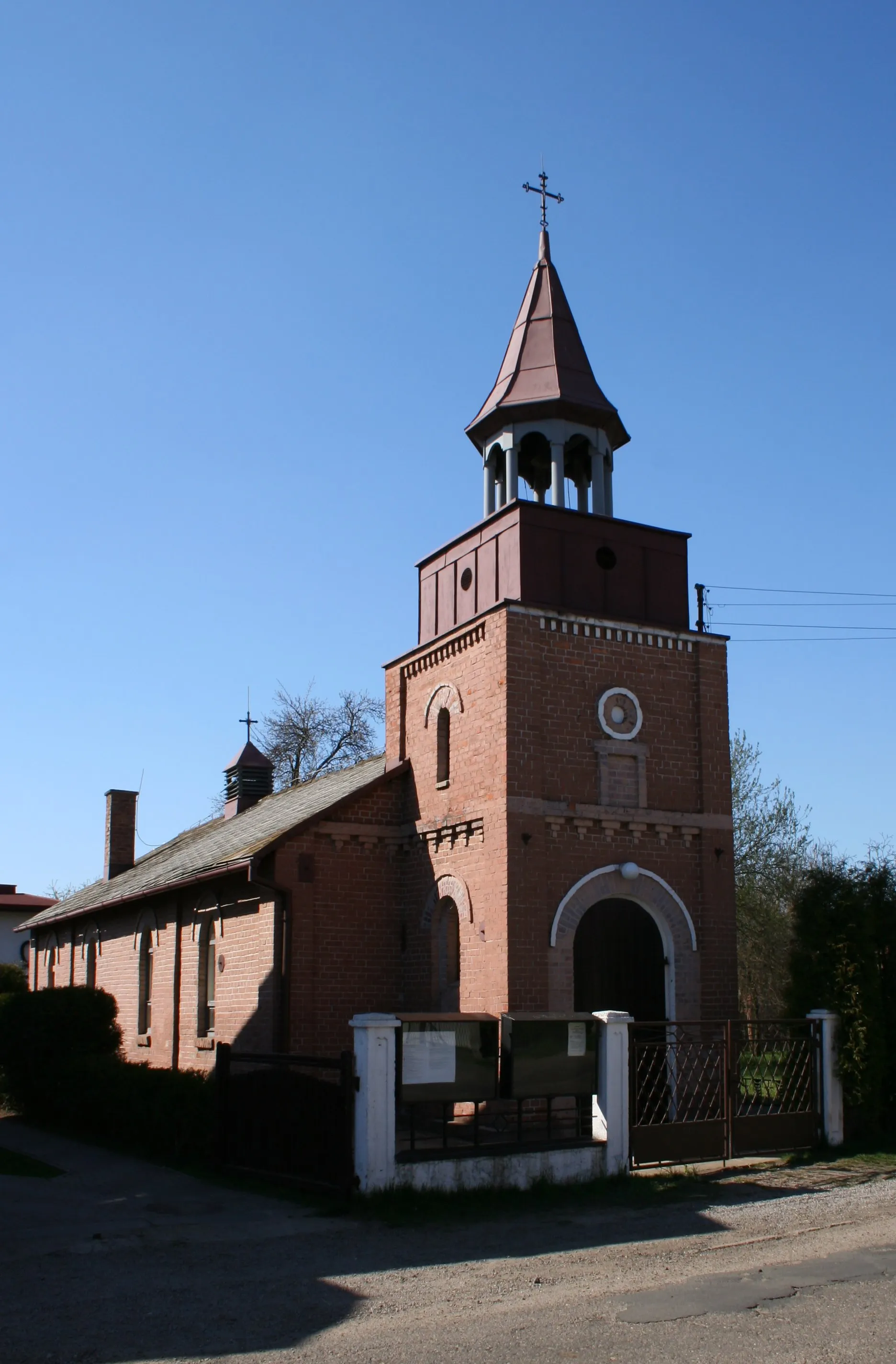 Photo showing: kaplica w Babienicy, gmina Woźniki, powiat lubliniecki, województwo śląskie