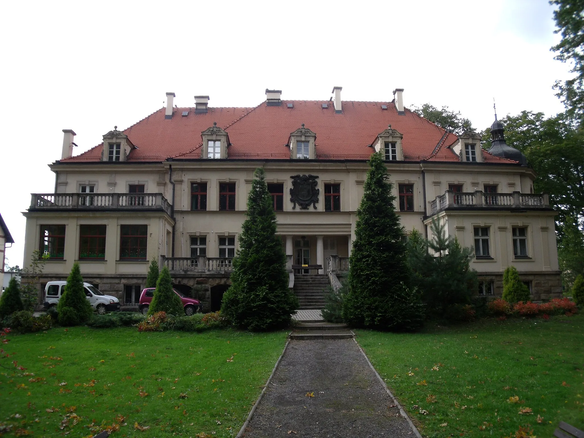 Photo showing: Orzesze Zawiść, ul. Mikołowska 208 - pałac z parkiem (zabytek nr A 726/66 z 15.06.1966)