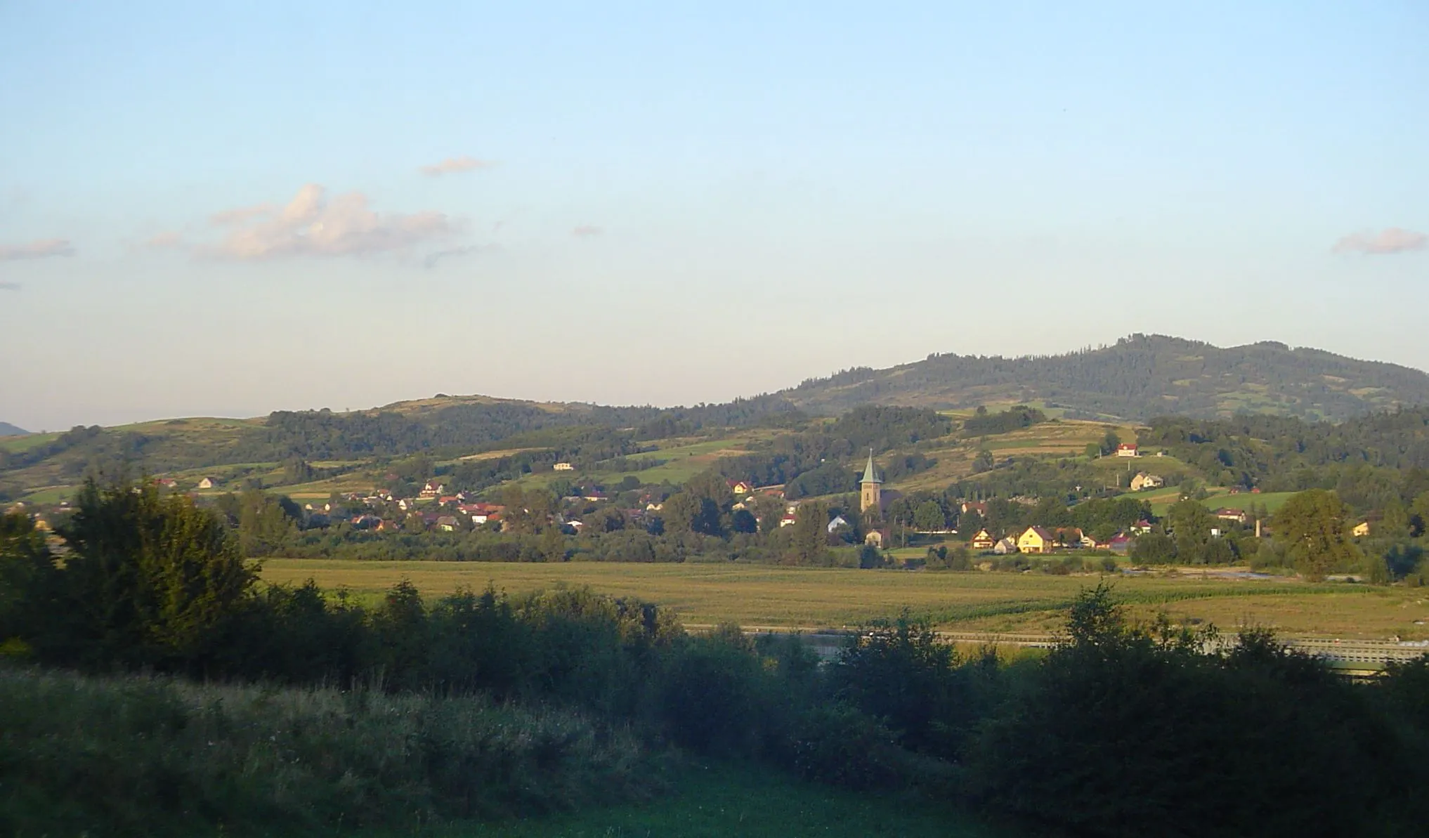 Photo showing: Wieś Wieprz (województwo śląskie, powiat żywiecki), widok z drogi DK69.