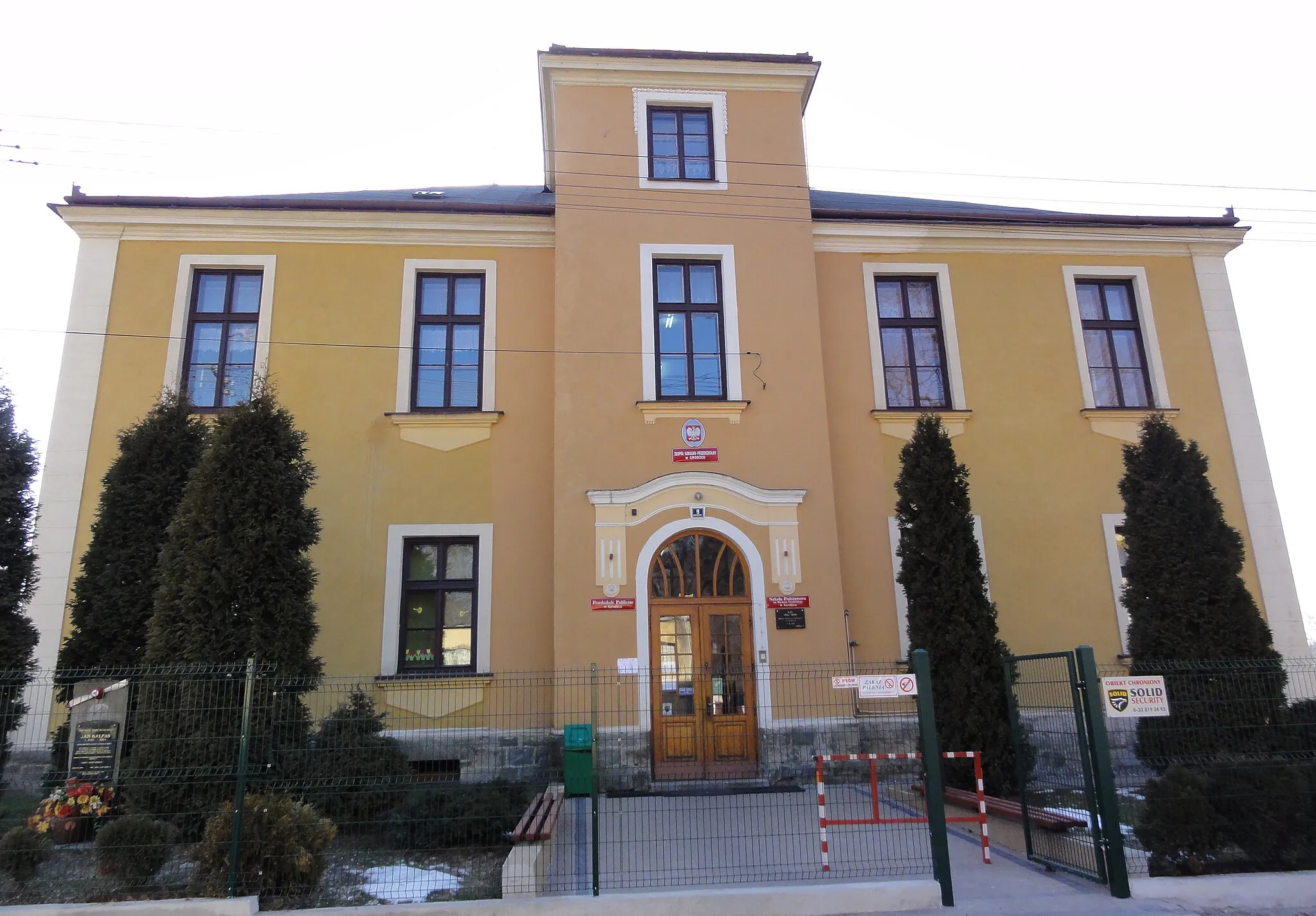 Photo showing: Kindergarten and elementary school in Grodziec