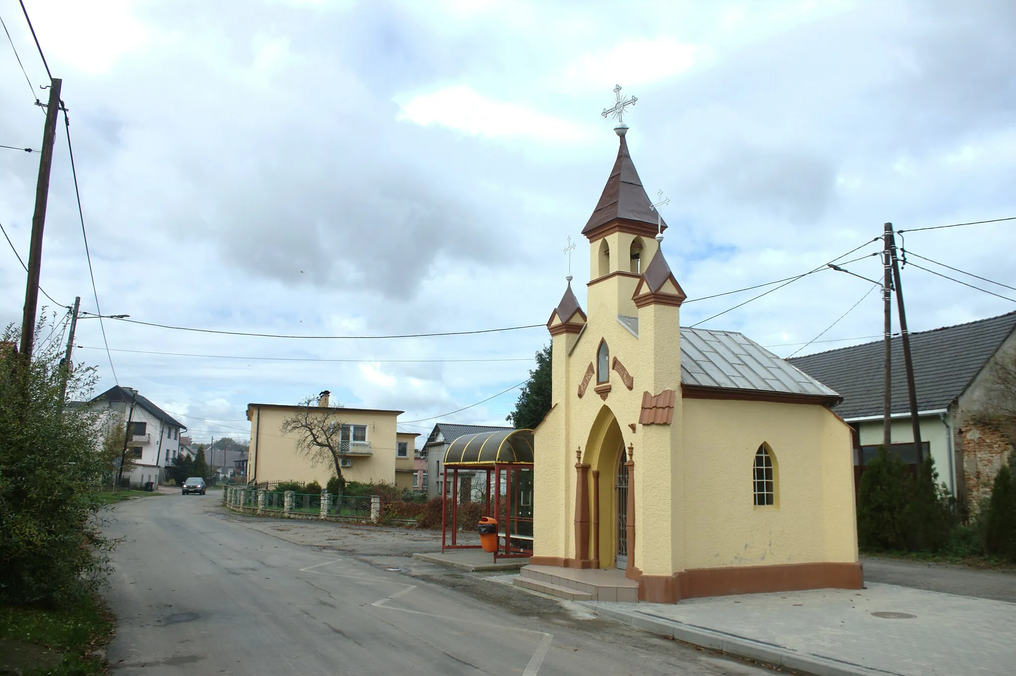 Photo showing: A chapel in Nieznaszyn, Poland