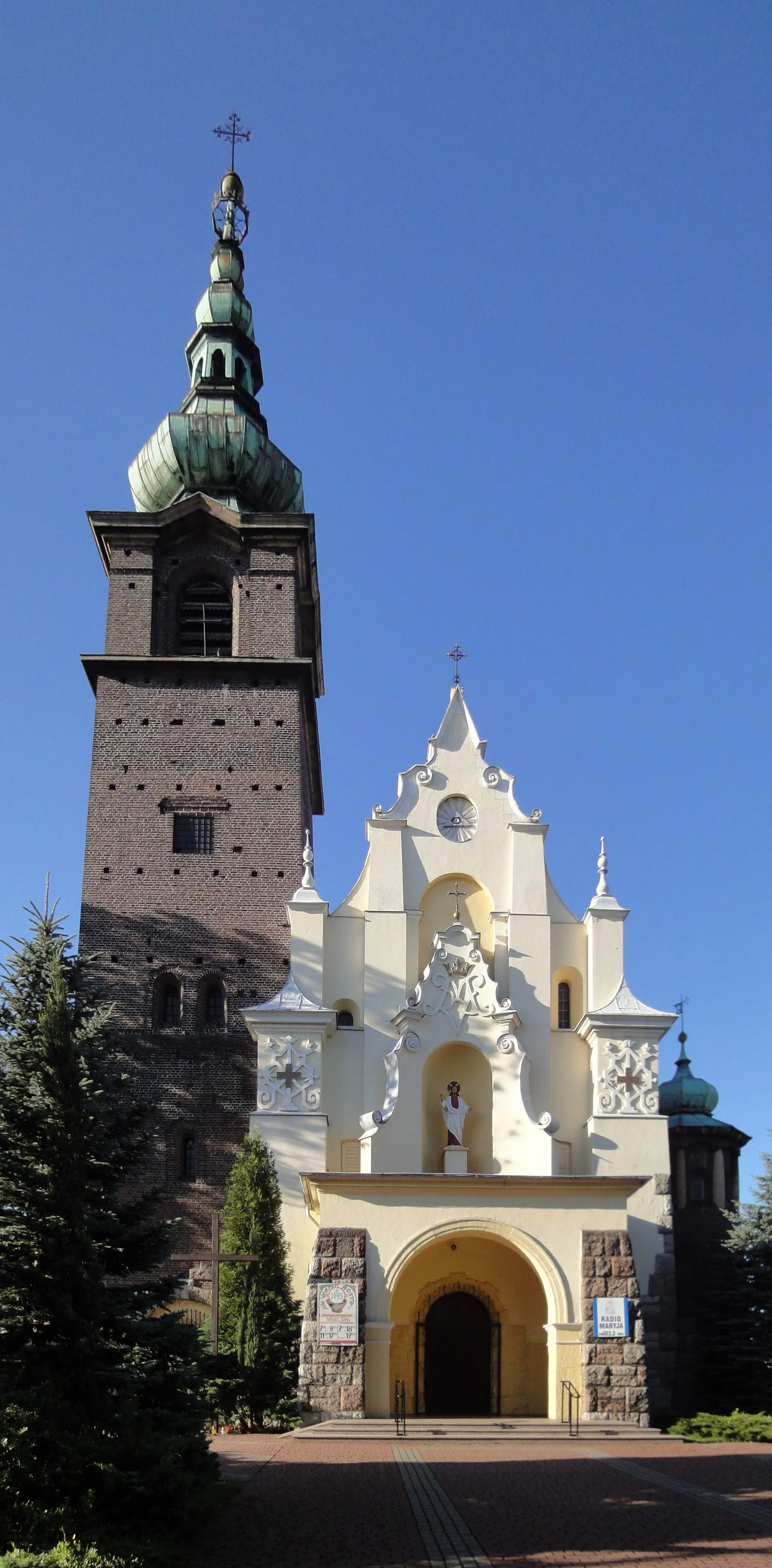 Photo showing: Kościół św.Antoniego w Wojkowicach (widok od strony ulicy Sobieskiego).