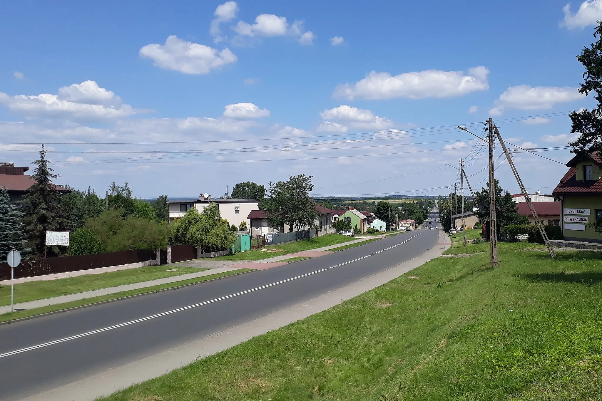 Photo showing: National Road 91 in Rędziny near Częstochowa (Wolności street)