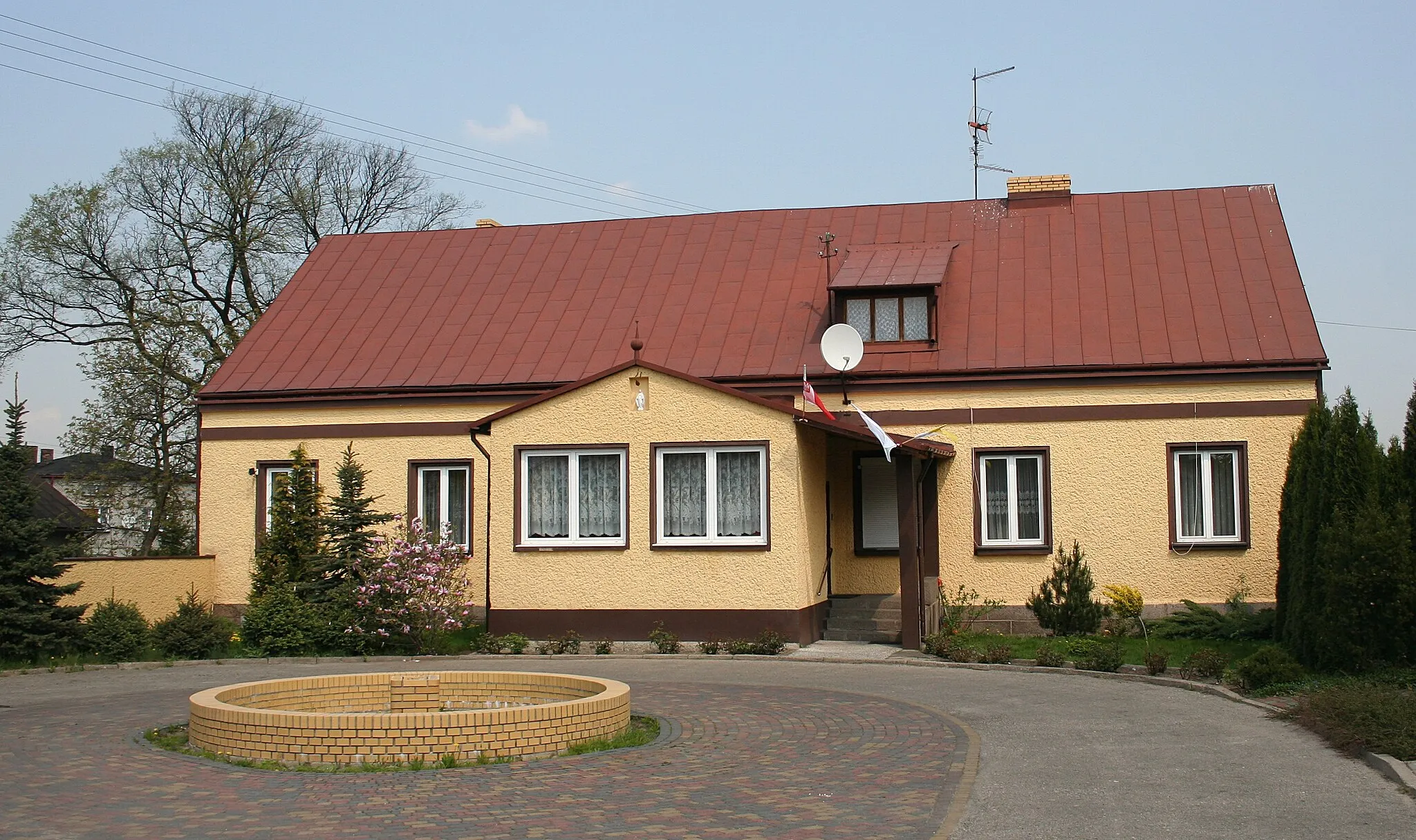 Photo showing: Plebania przy kościele św. Katarzyny w Miedźnie, woj. śląskie