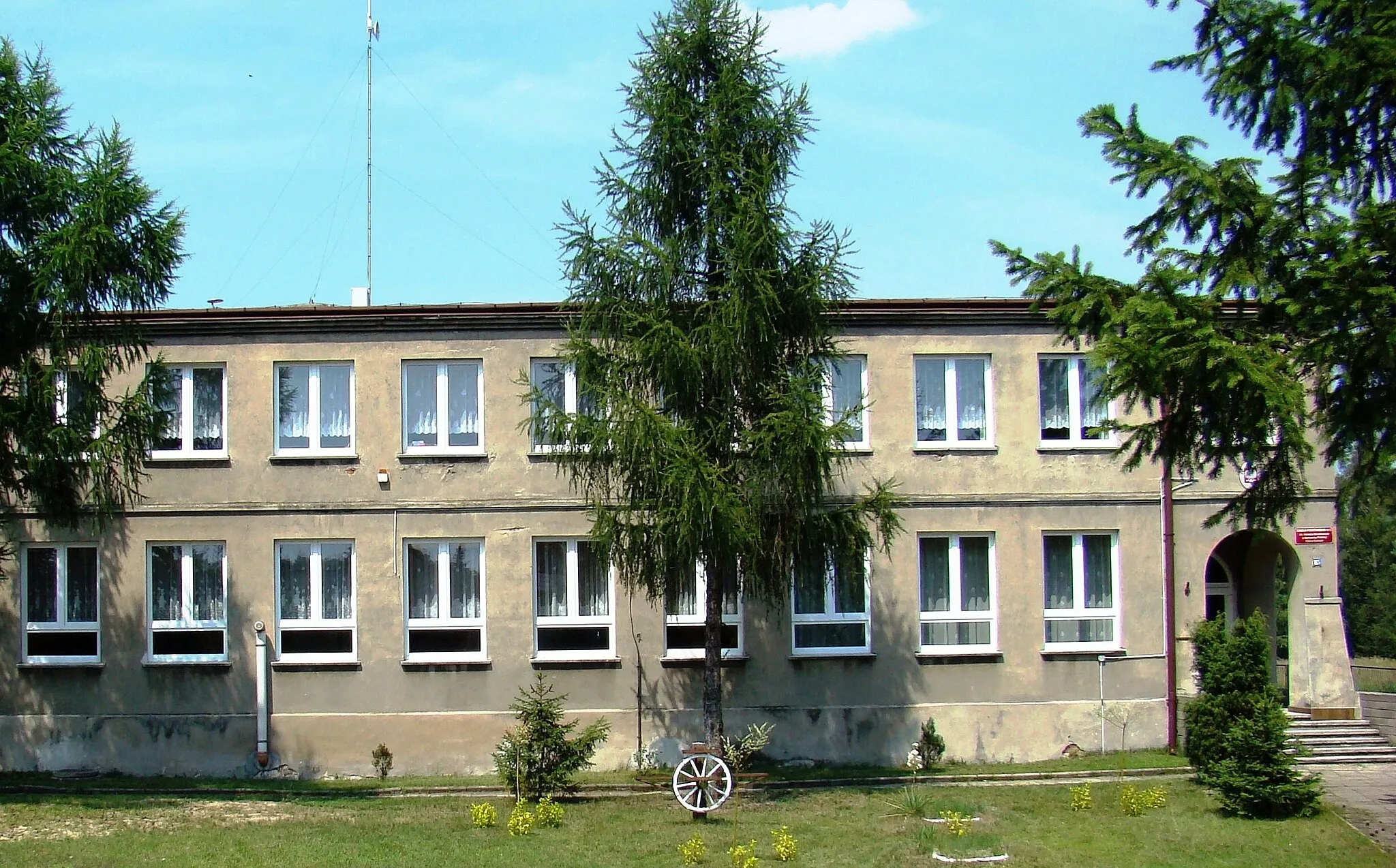 Photo showing: Szkoła Podstawowa nr 2 im Henryka Sienkiewicza w Kamienicy Polskiej, filia w Osinach