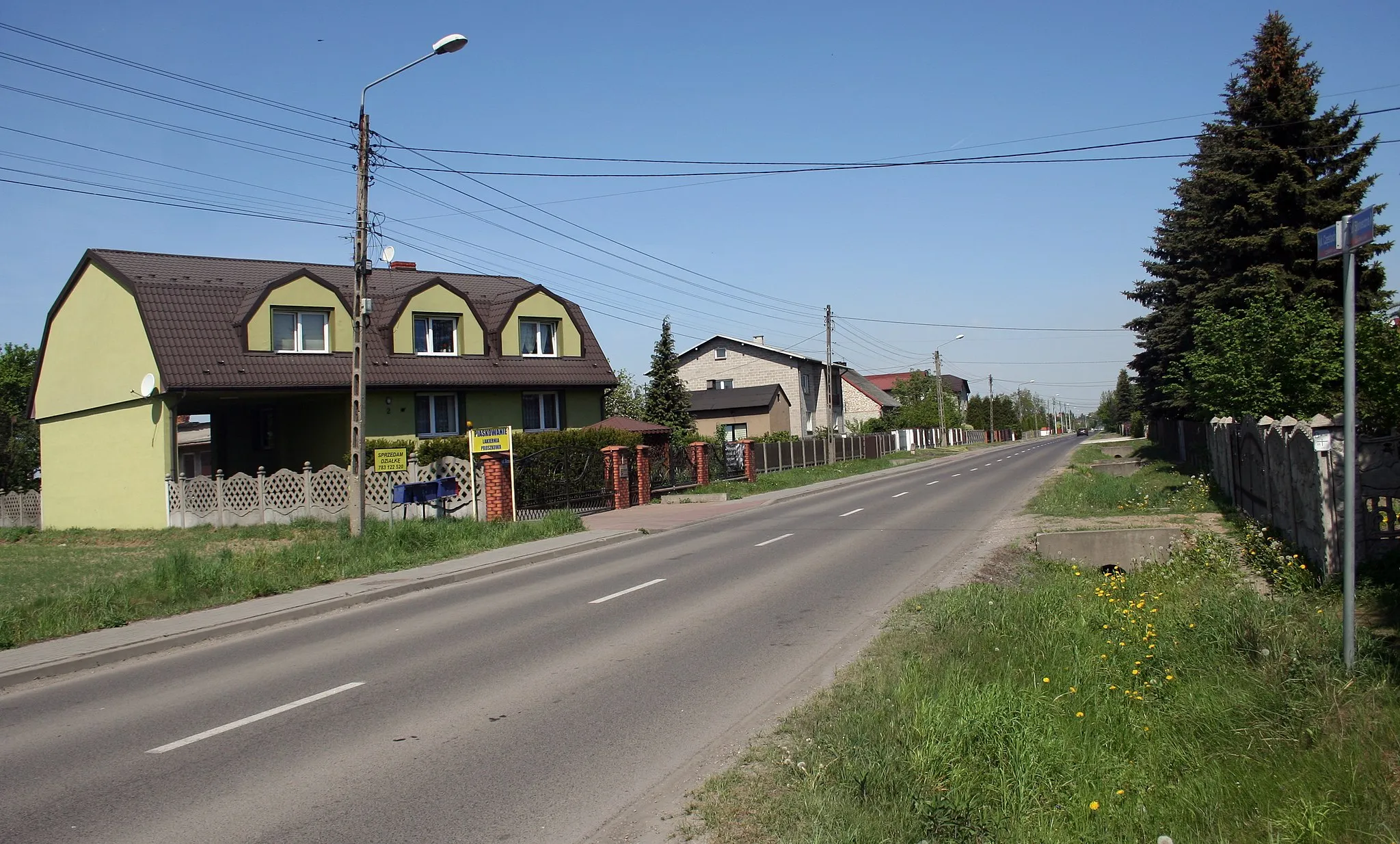 Photo showing: Ulica Częstochowska Czarnym Lesie, gmina Mykanów