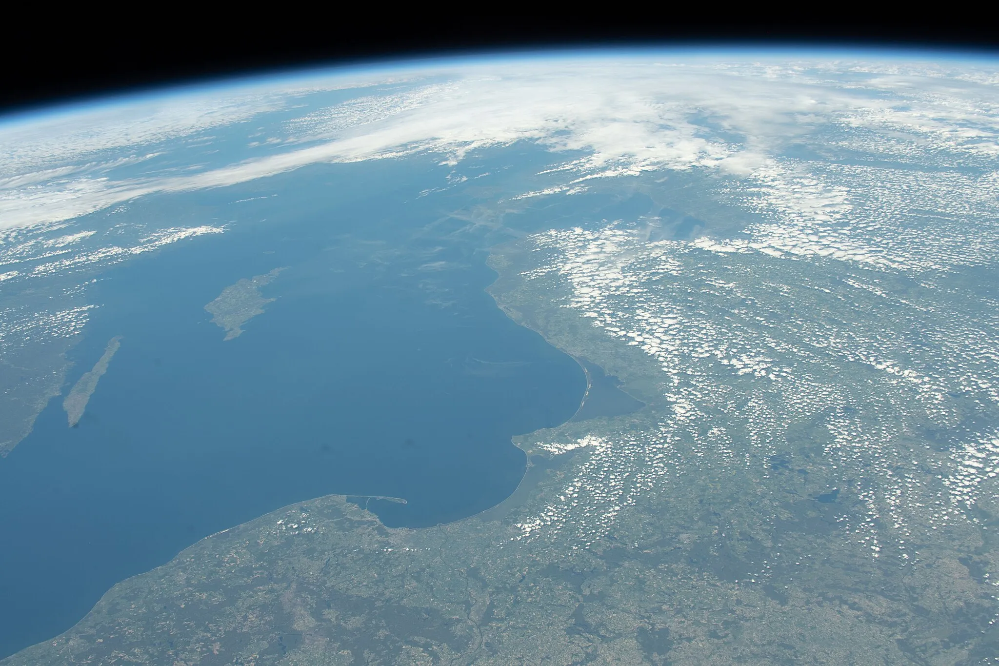 Photo showing: View of Earth taken during ISS Expedition 67.