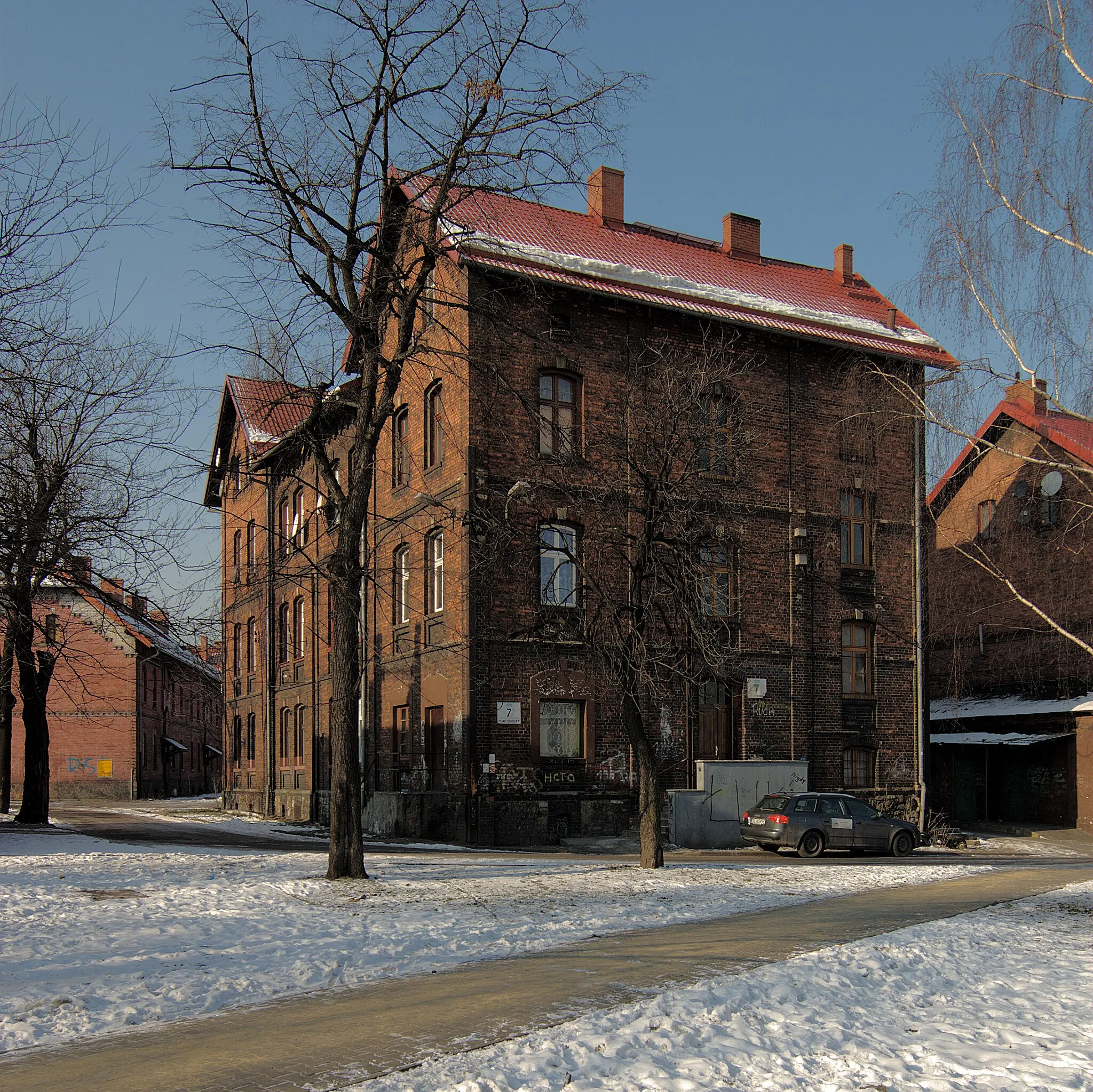 Photo showing: Ruda Śląska. Plac Szkolny 7.