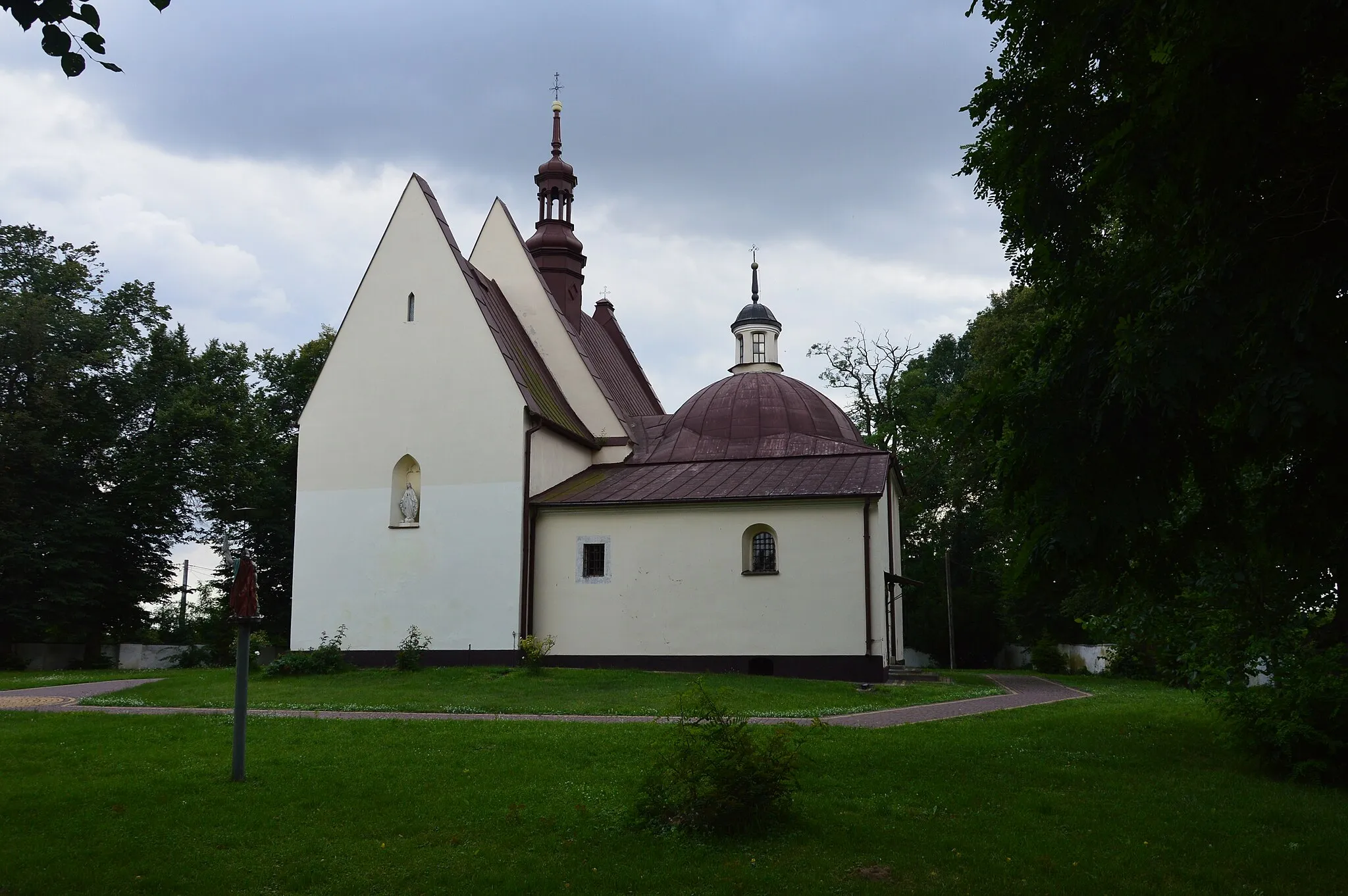Photo showing: Wschodnia strona kościoła św. Wojciecha w Wojciechowicach