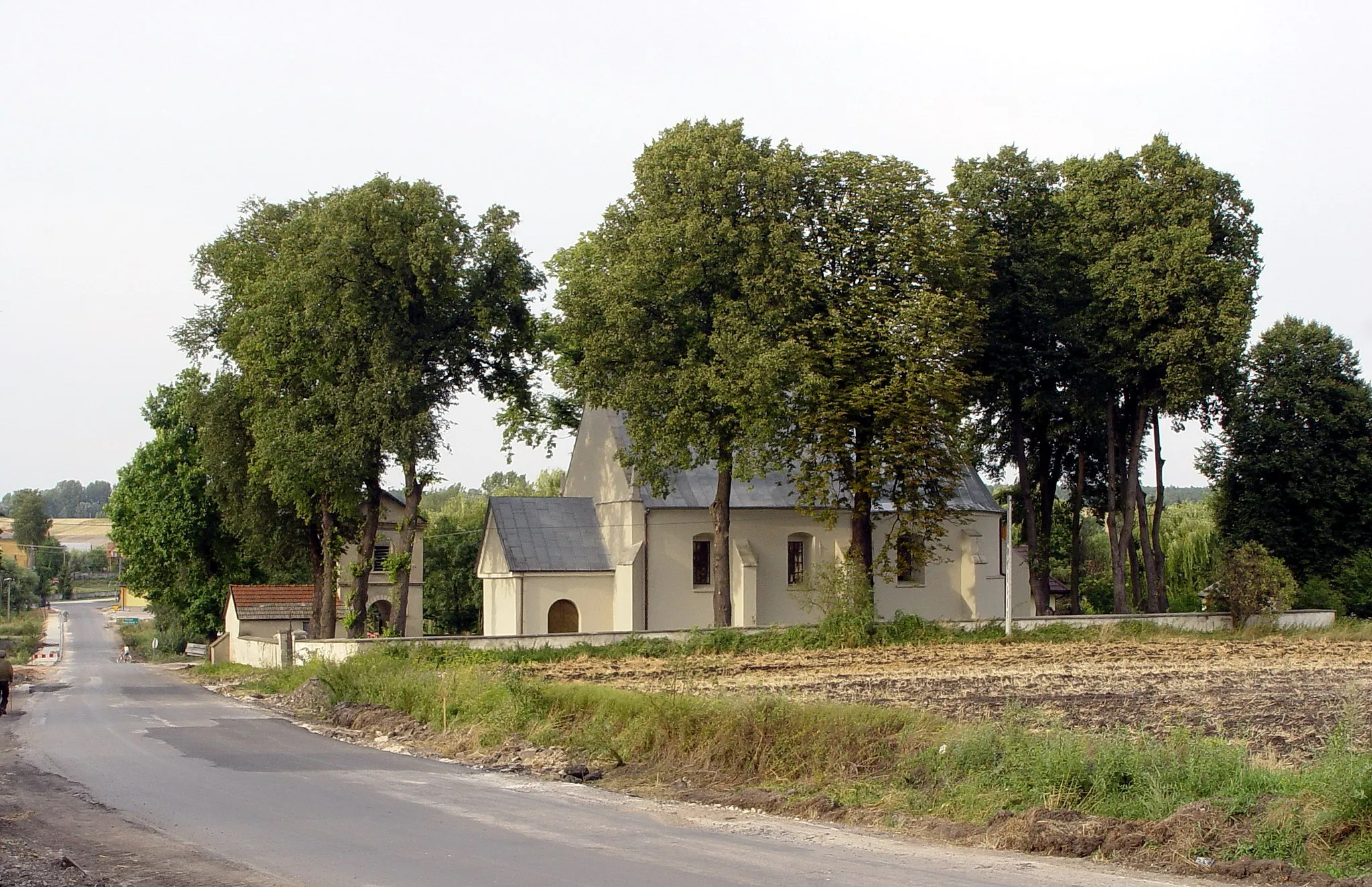 Photo showing: Bogucice, kościół, par. Nawiedzenia NMP, widok od południa