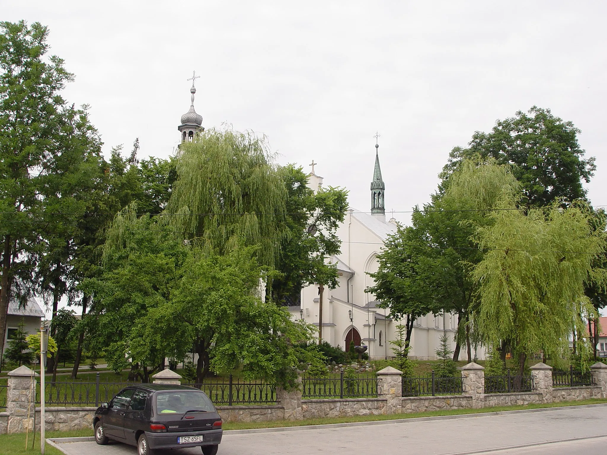Photo showing: Oleśnica, kościół pw. Wniebowzięcia NMP, widok od strony południowej.