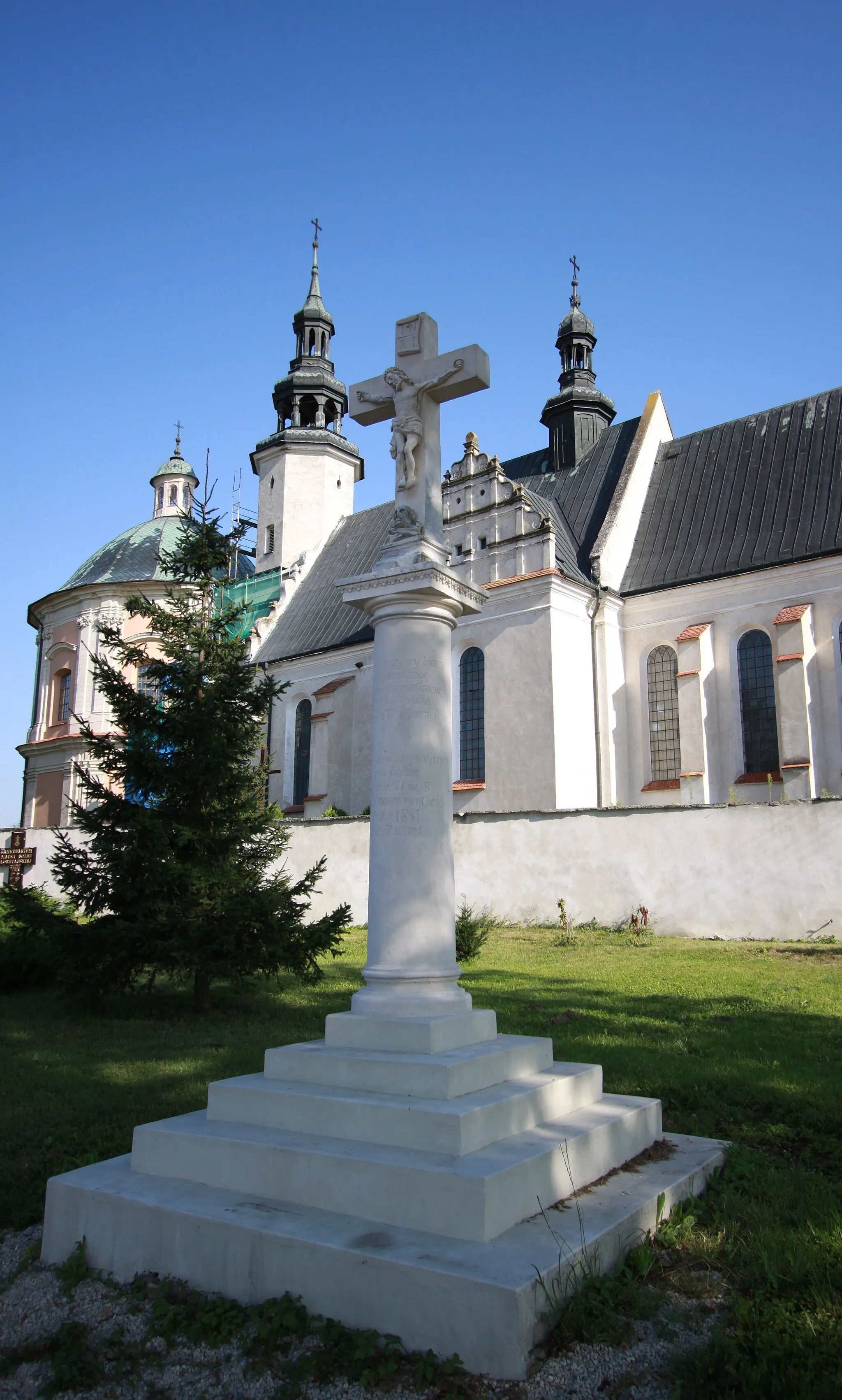 Photo showing: Piotrkowice, cross from 1831 next Sanctuary.