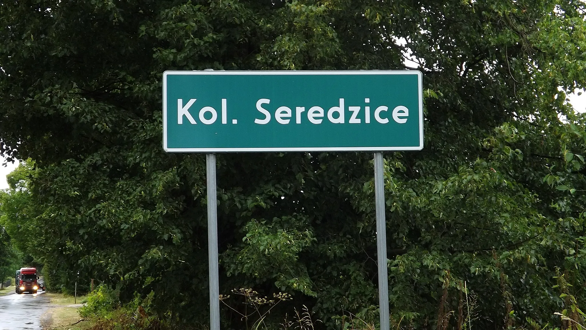Photo showing: Drogowskaz we wsi Kolonia Seredzice