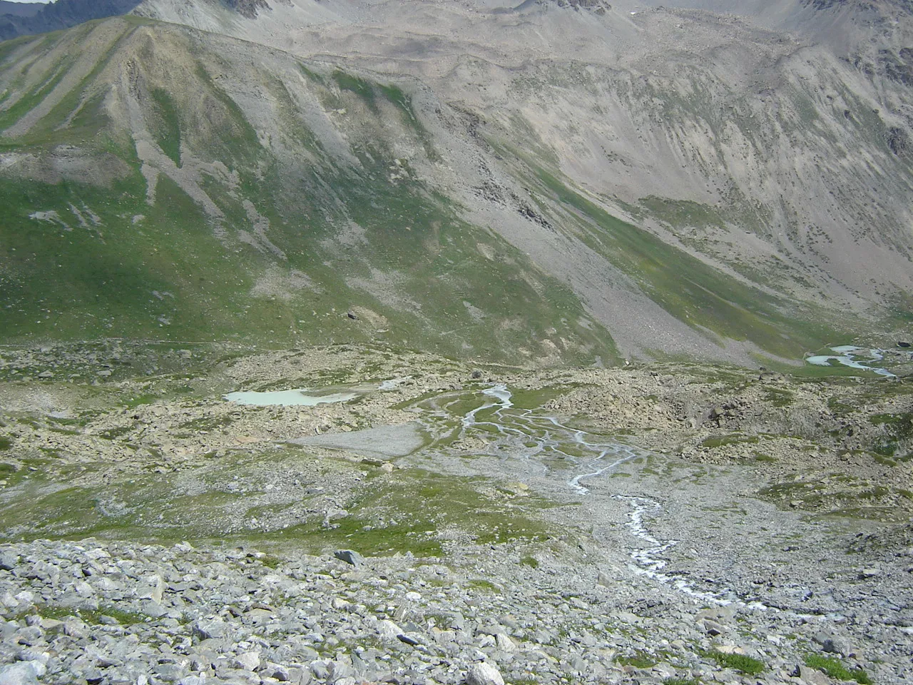Photo showing: Arsine mountain pass and Petit Tabuc river, Écrins national park, French Alps
