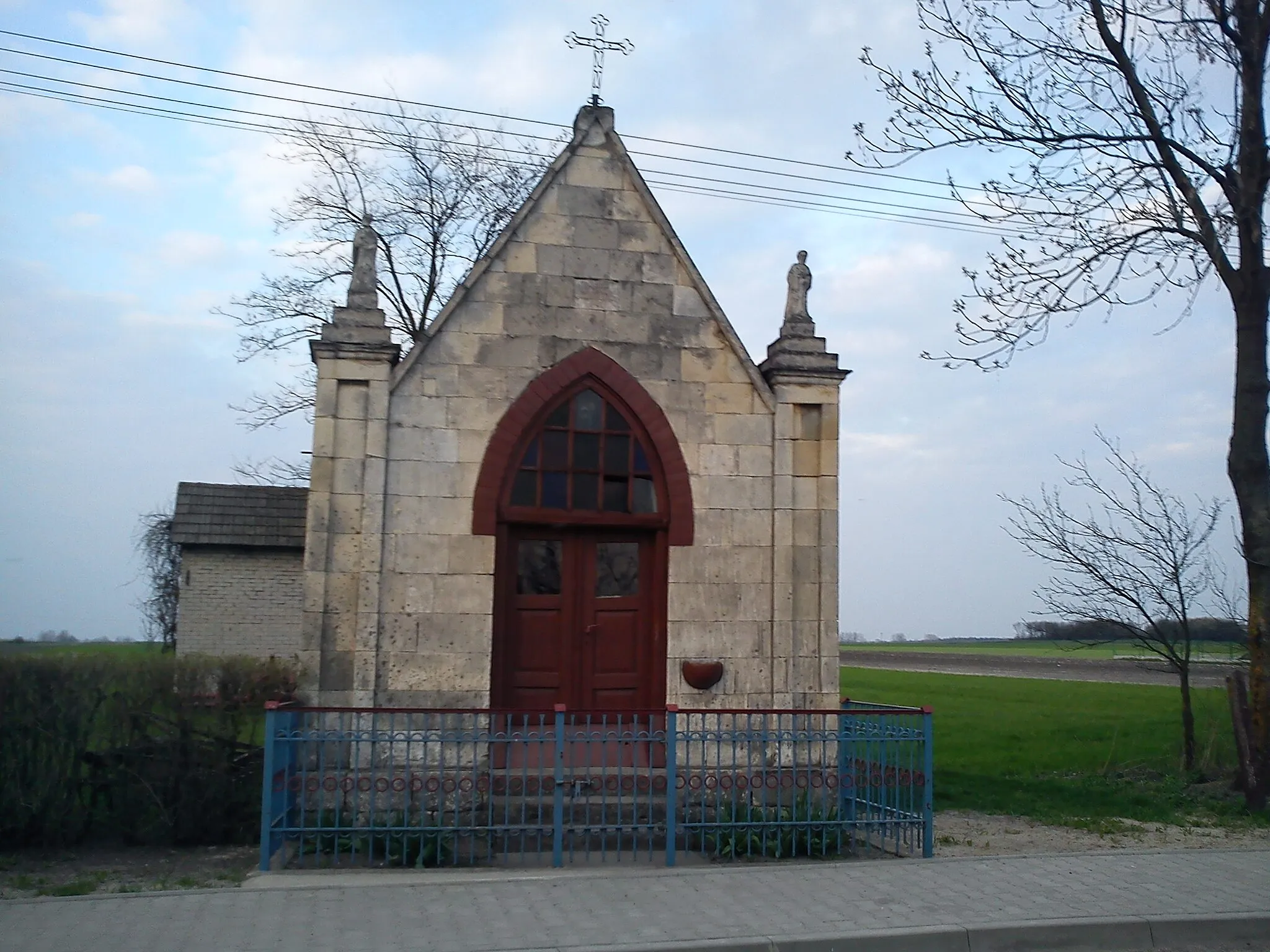 Photo showing: kapliczka w Kobylnikach