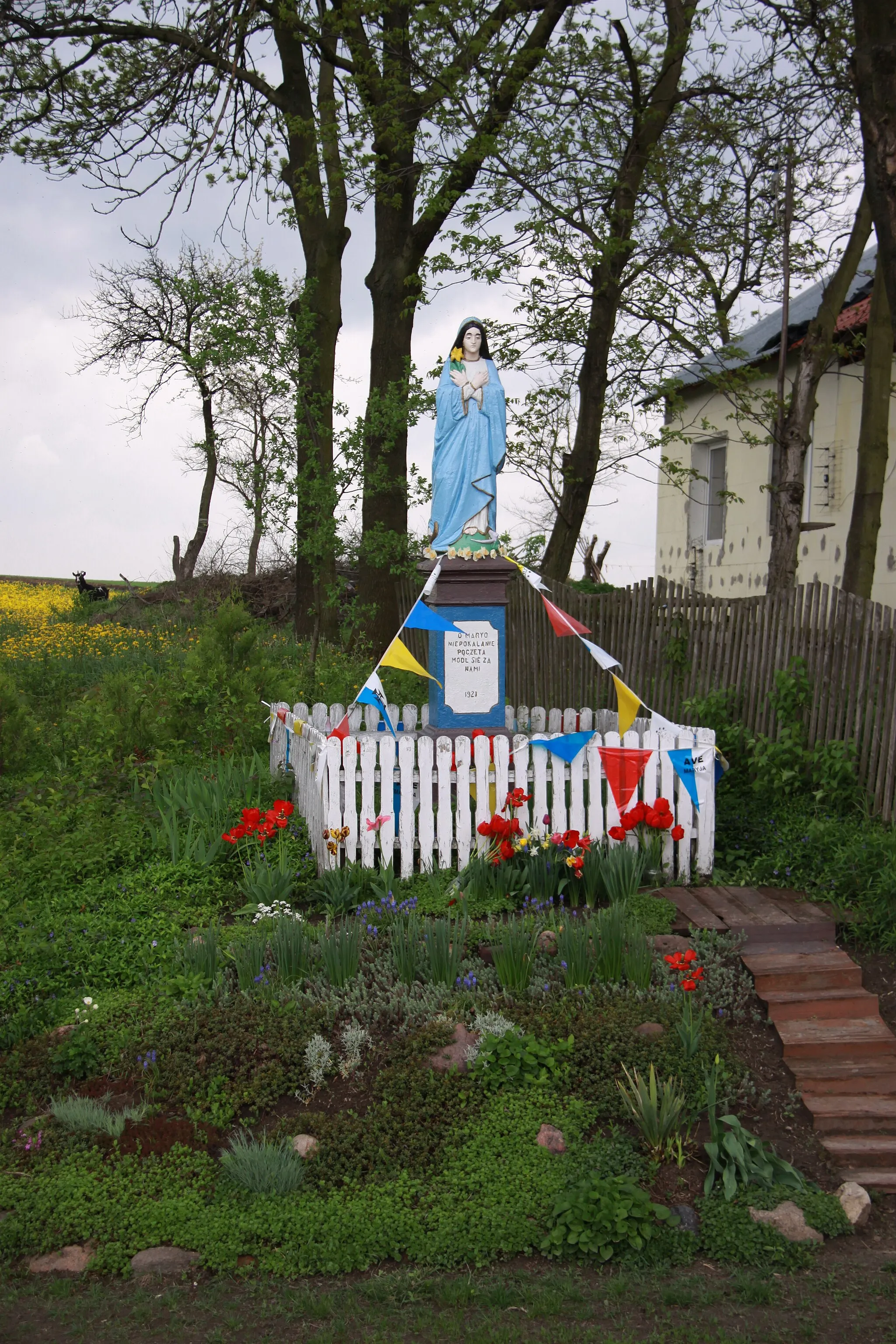 Photo showing: Wayside statue of Our Lady in Skotniki, Poland