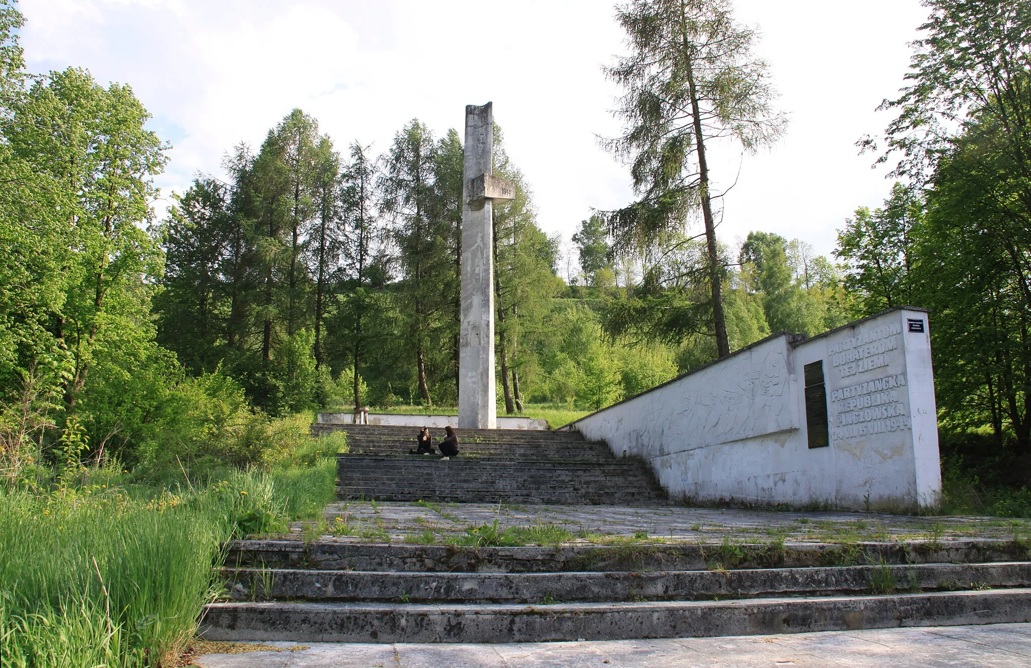 Photo showing: Monument of Pińczów Republic near Góra Byczowska.