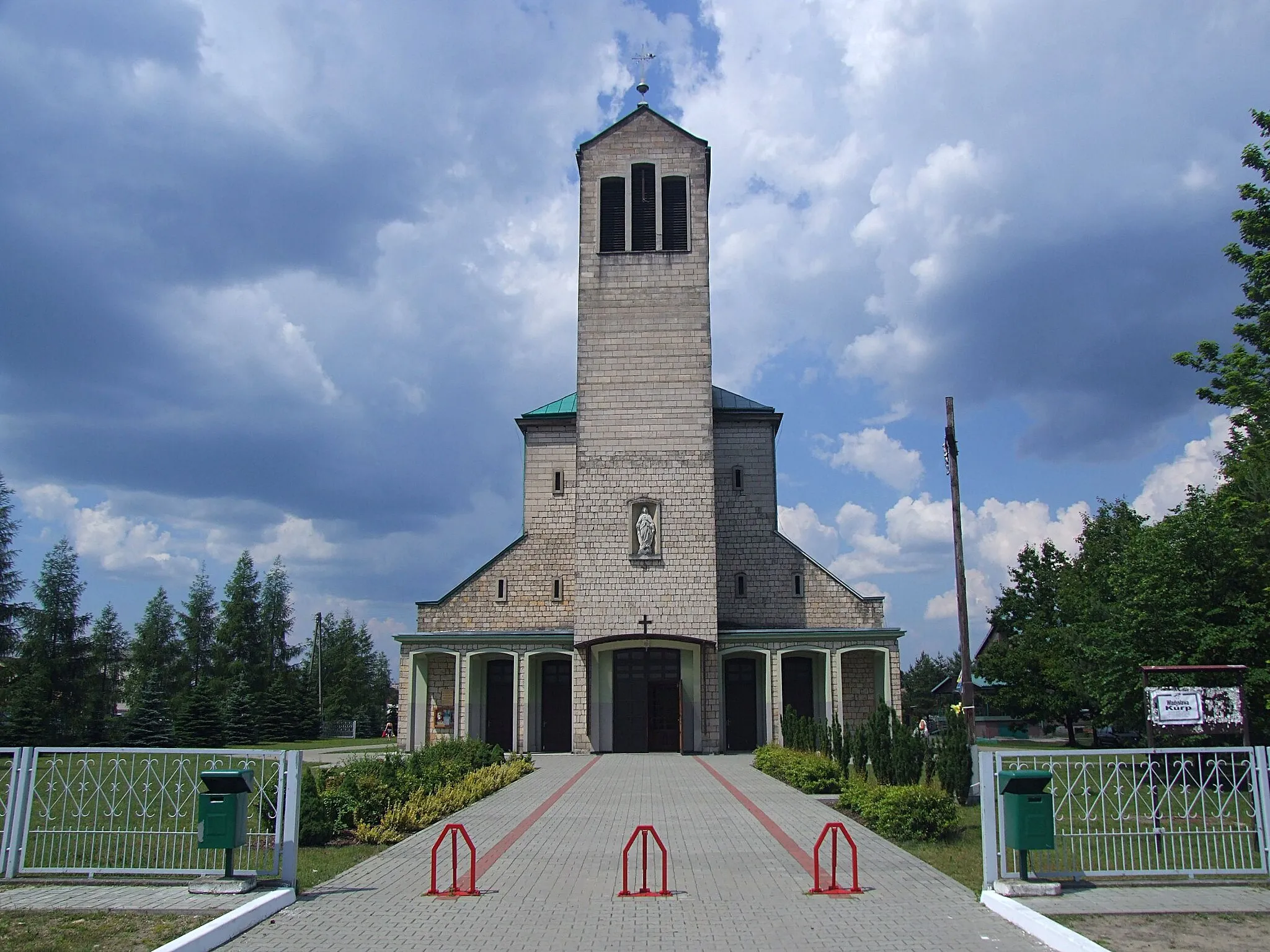 Photo showing: Stąporków - Kościół parafialny
