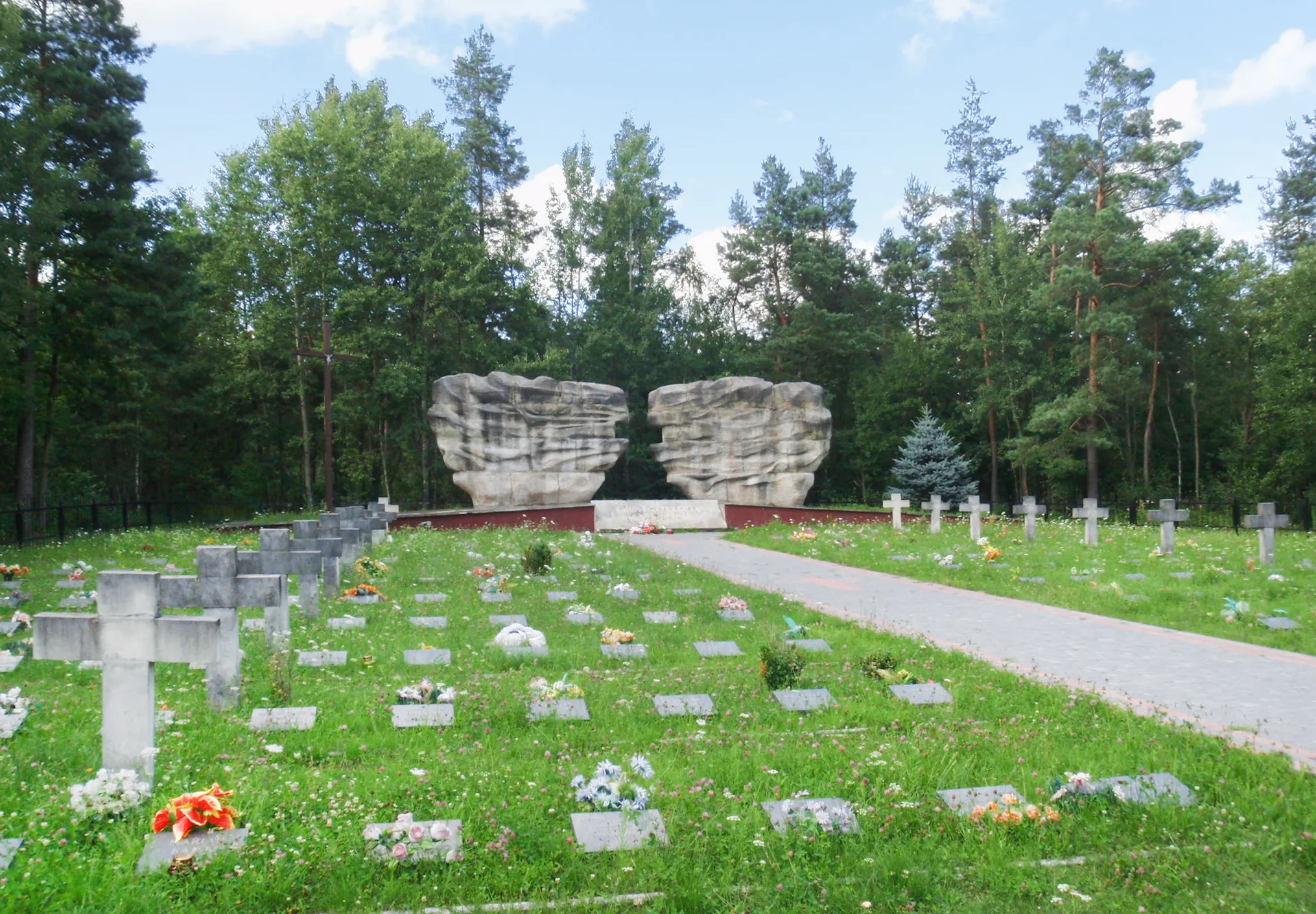 Photo showing: Cemetery of victims of the pacification of Skłoby village