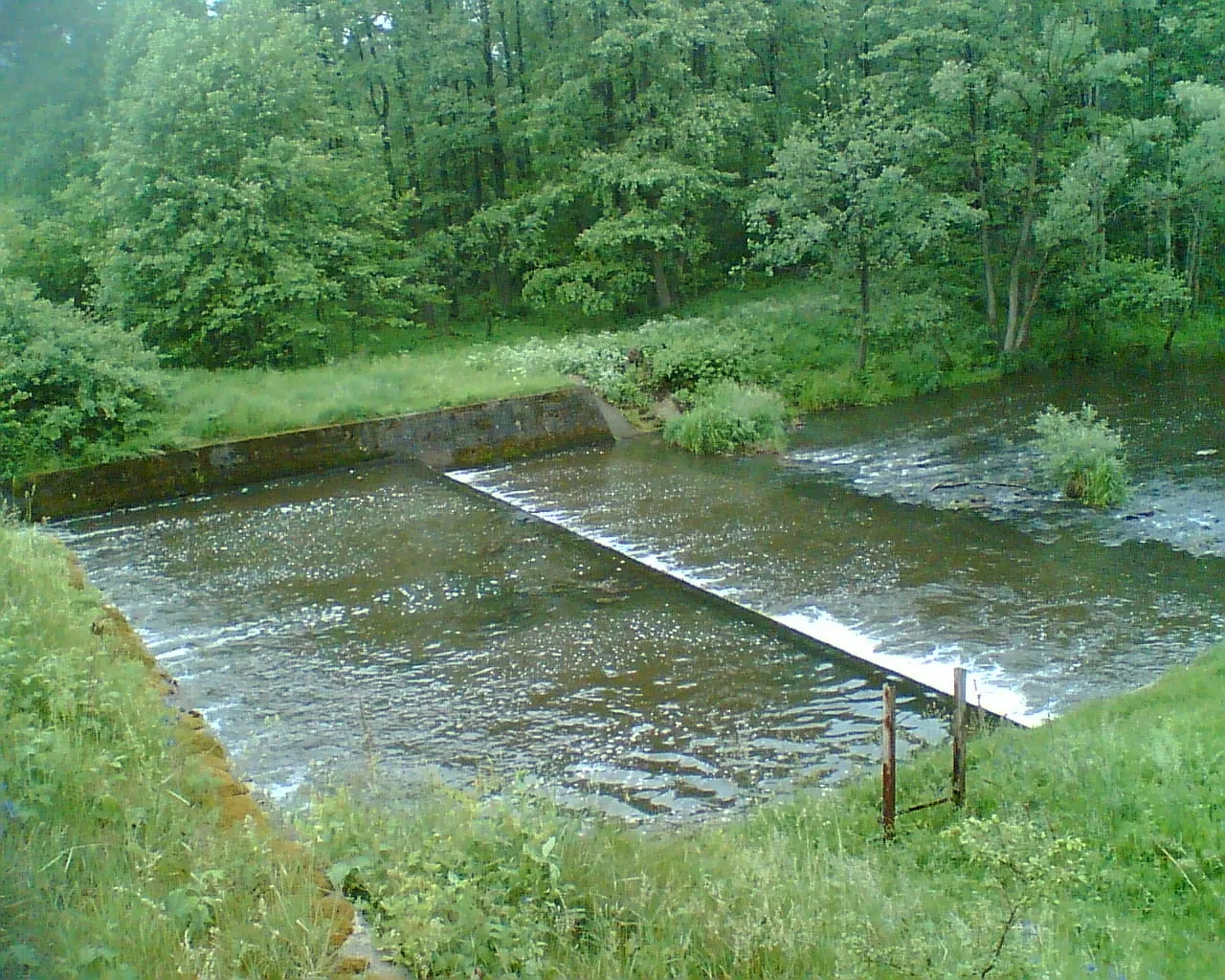 Photo showing: Spiętrzone wody rzeki Czarnej