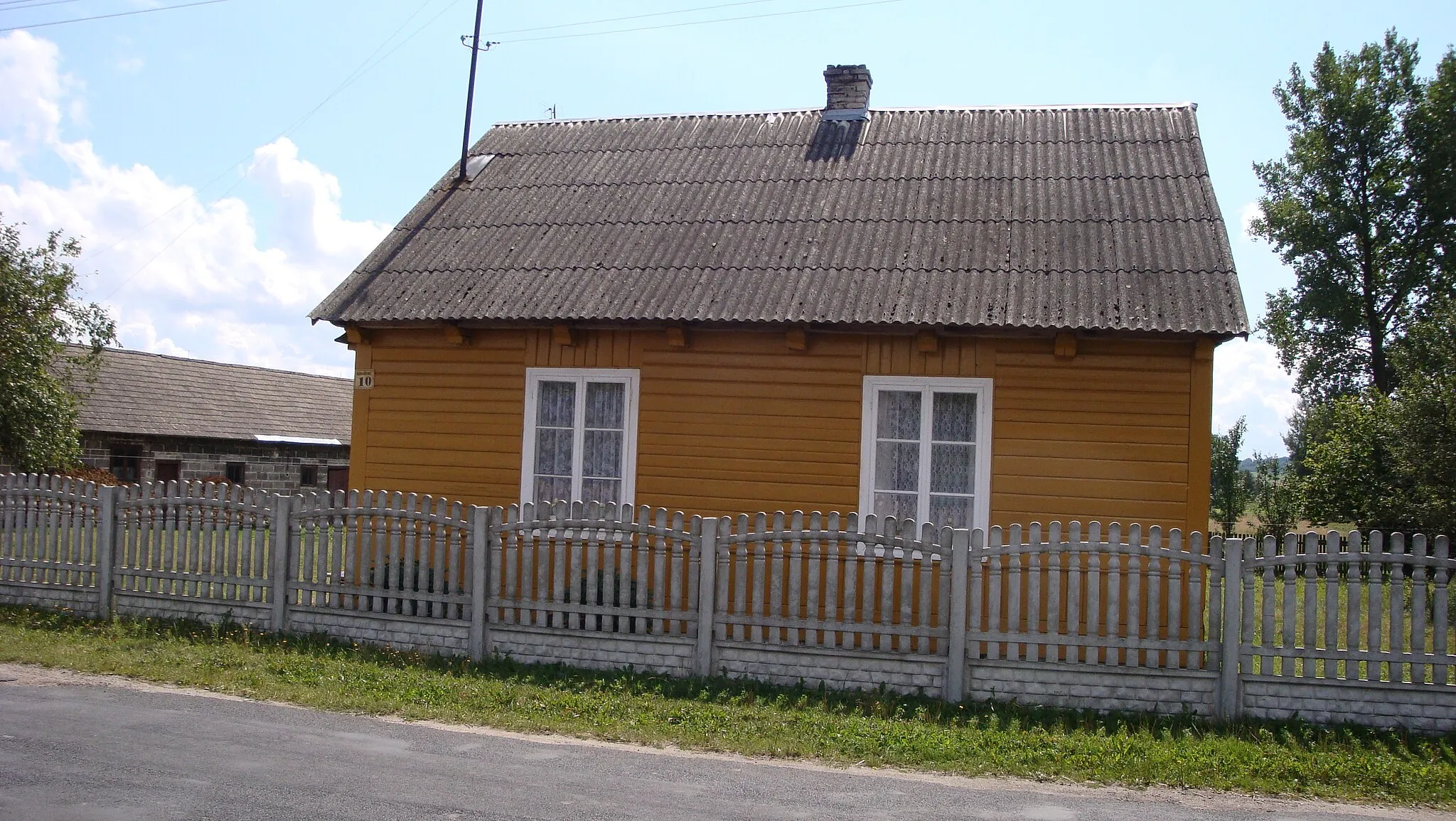 Photo showing: Old house in Radwanów, Poland