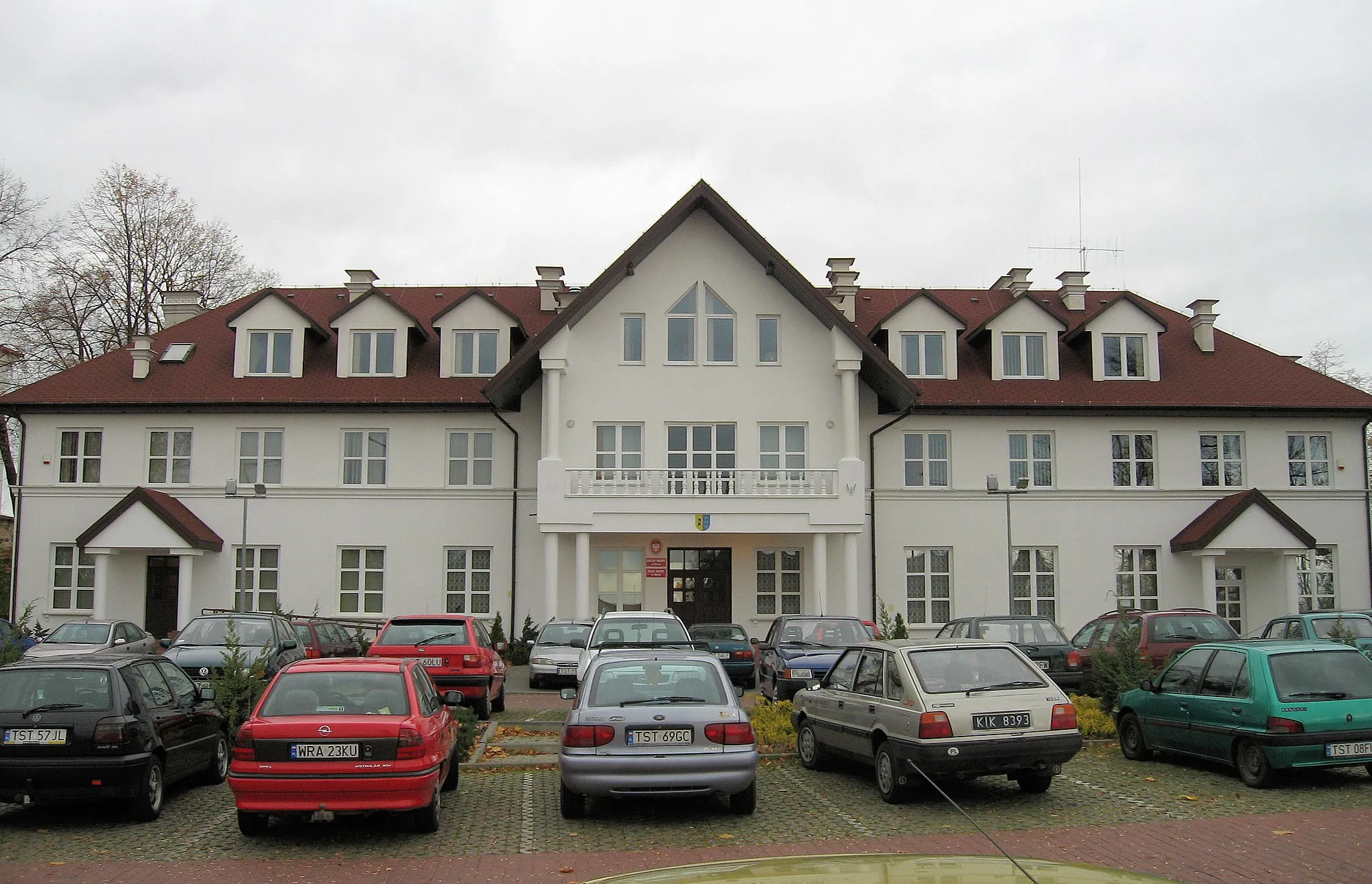 Photo showing: Budunek Urzędu Gminy w Mircu