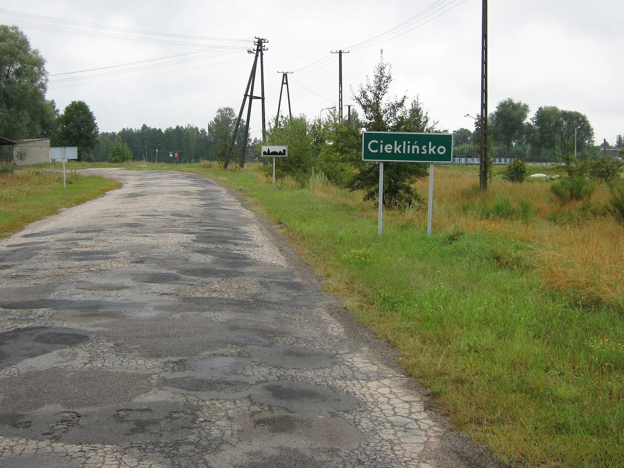 Photo showing: Cieklińsko is a village in the administrative district of Gmina Ruda Maleniecka, within Końskie County, Świętokrzyskie Voivodeship, in south-central Poland