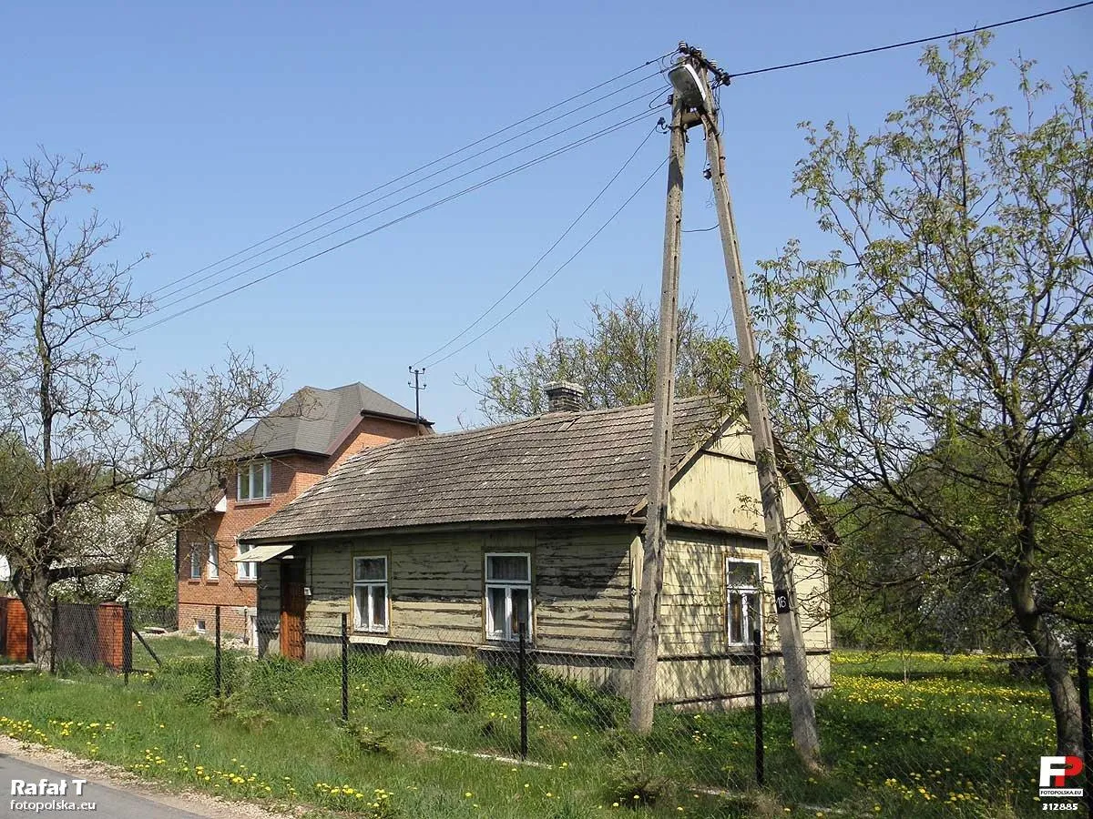 Photo showing: Chwałowice 132, stary i nowy budynek.