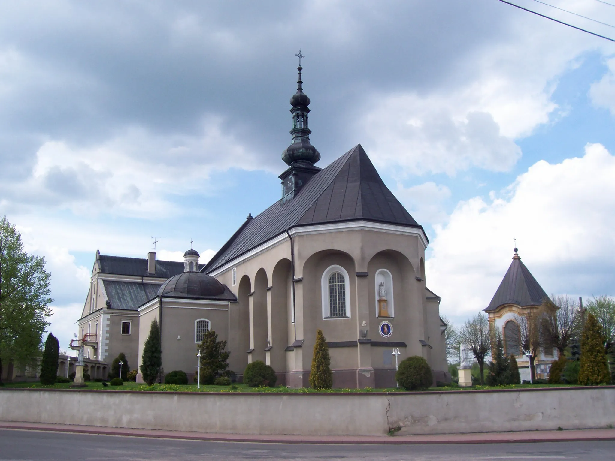 Photo showing: Kościół popauliński w Wielgomłynach
