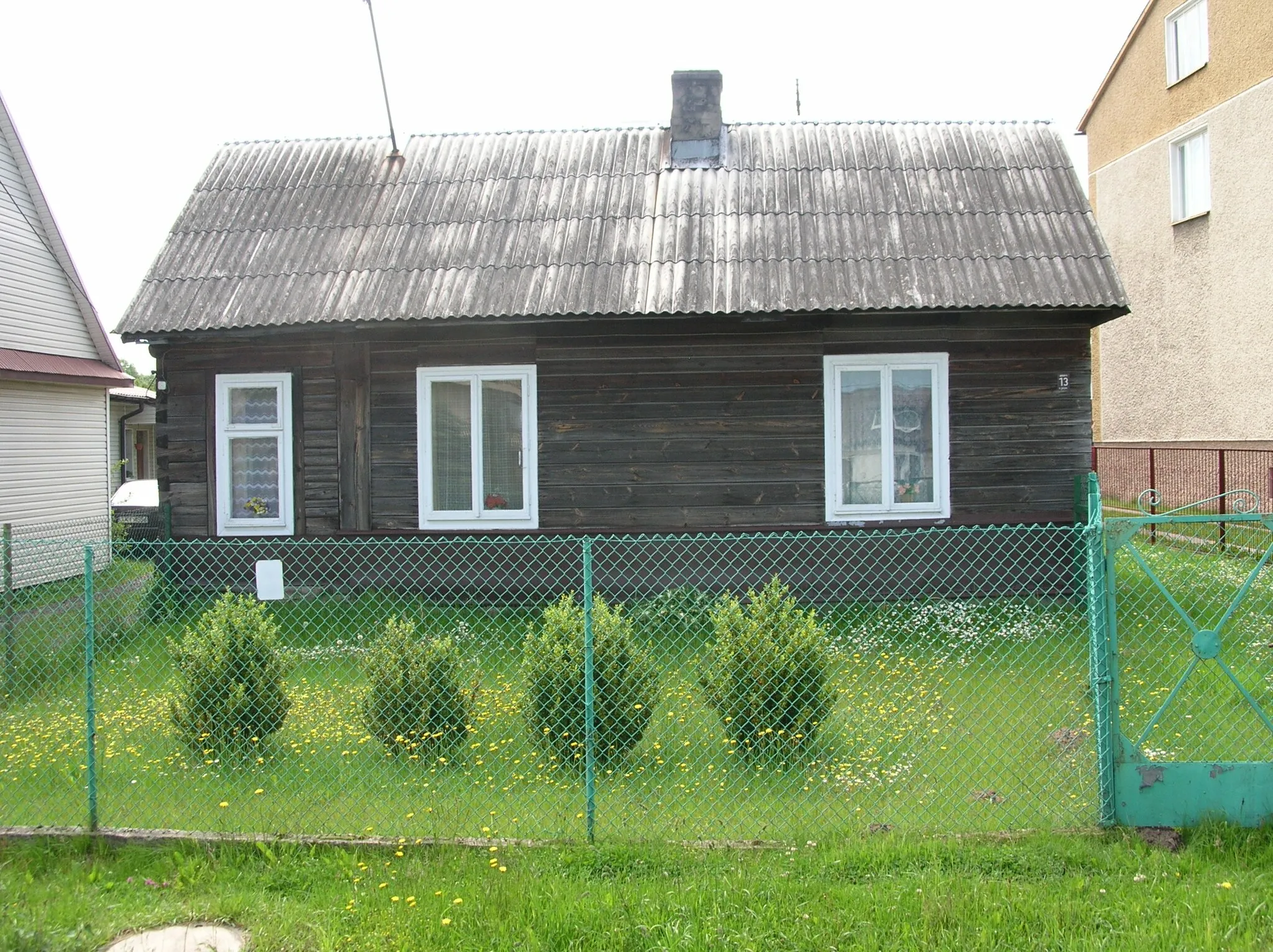 Photo showing: Cottage in Lekomin