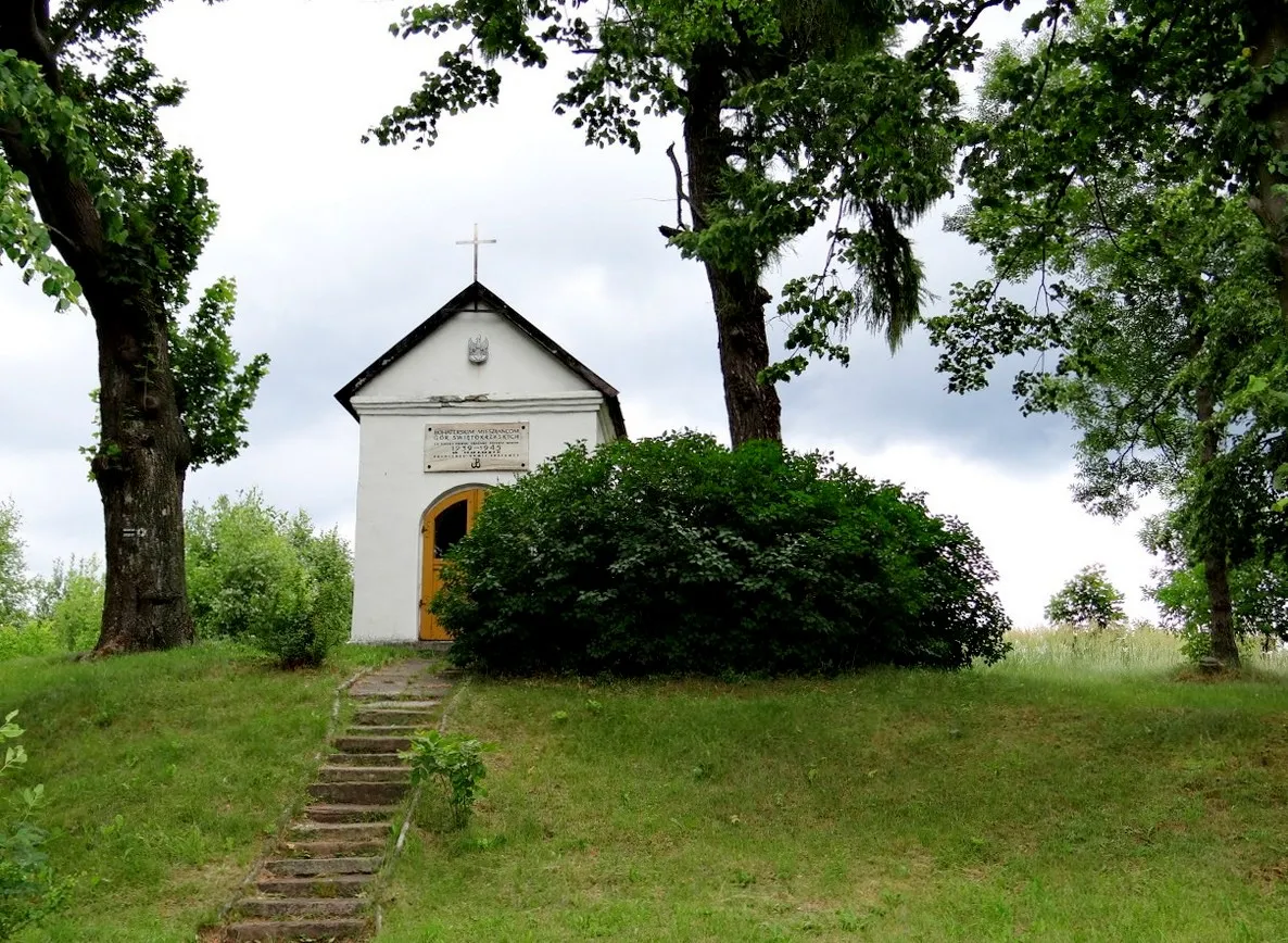 Photo showing: Wzdół Rządowy - "Wzgórze Barbarka" z kapliczką św. Barbary