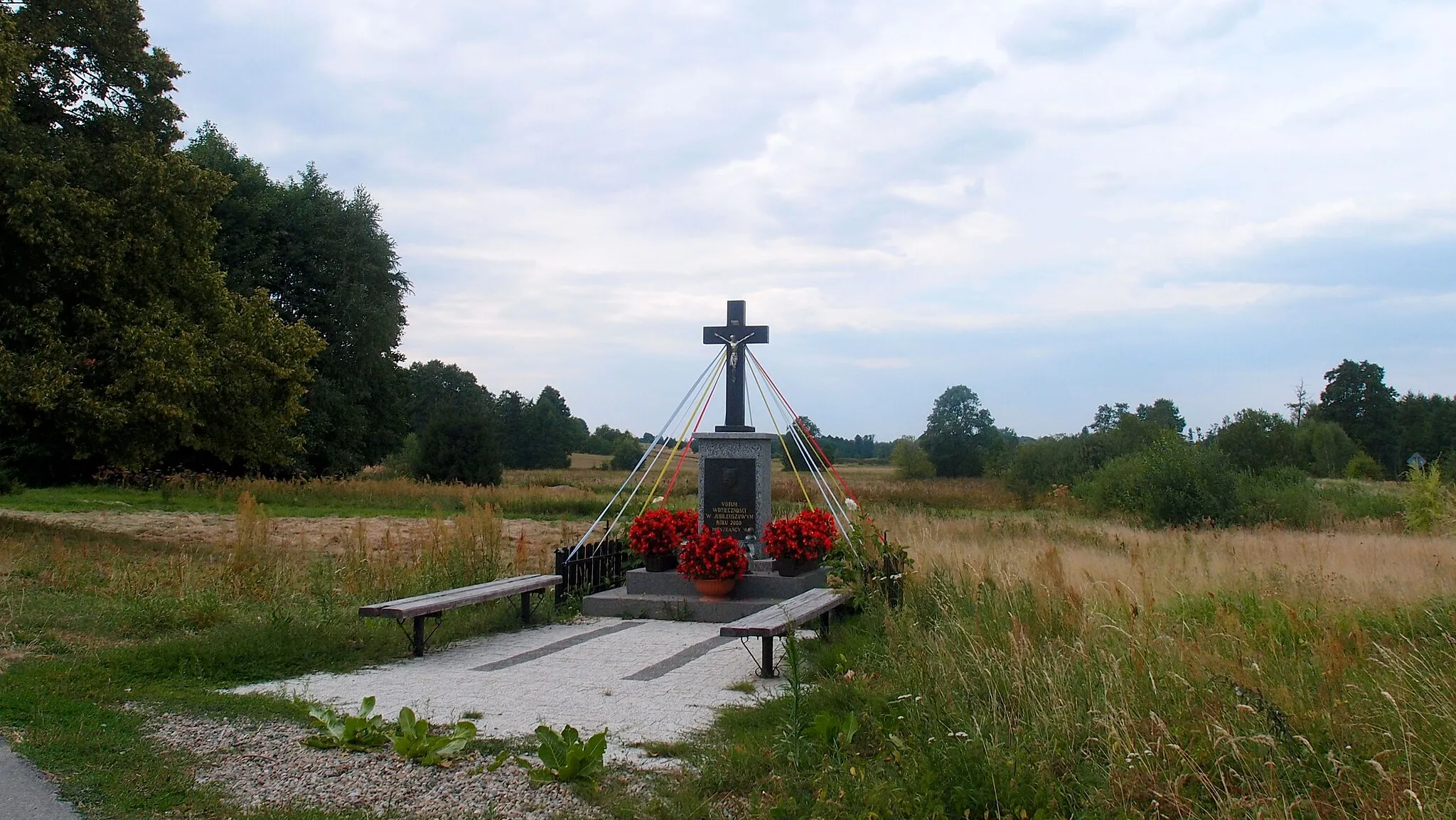 Photo showing: Wayside cross in Wola Wiśniowska