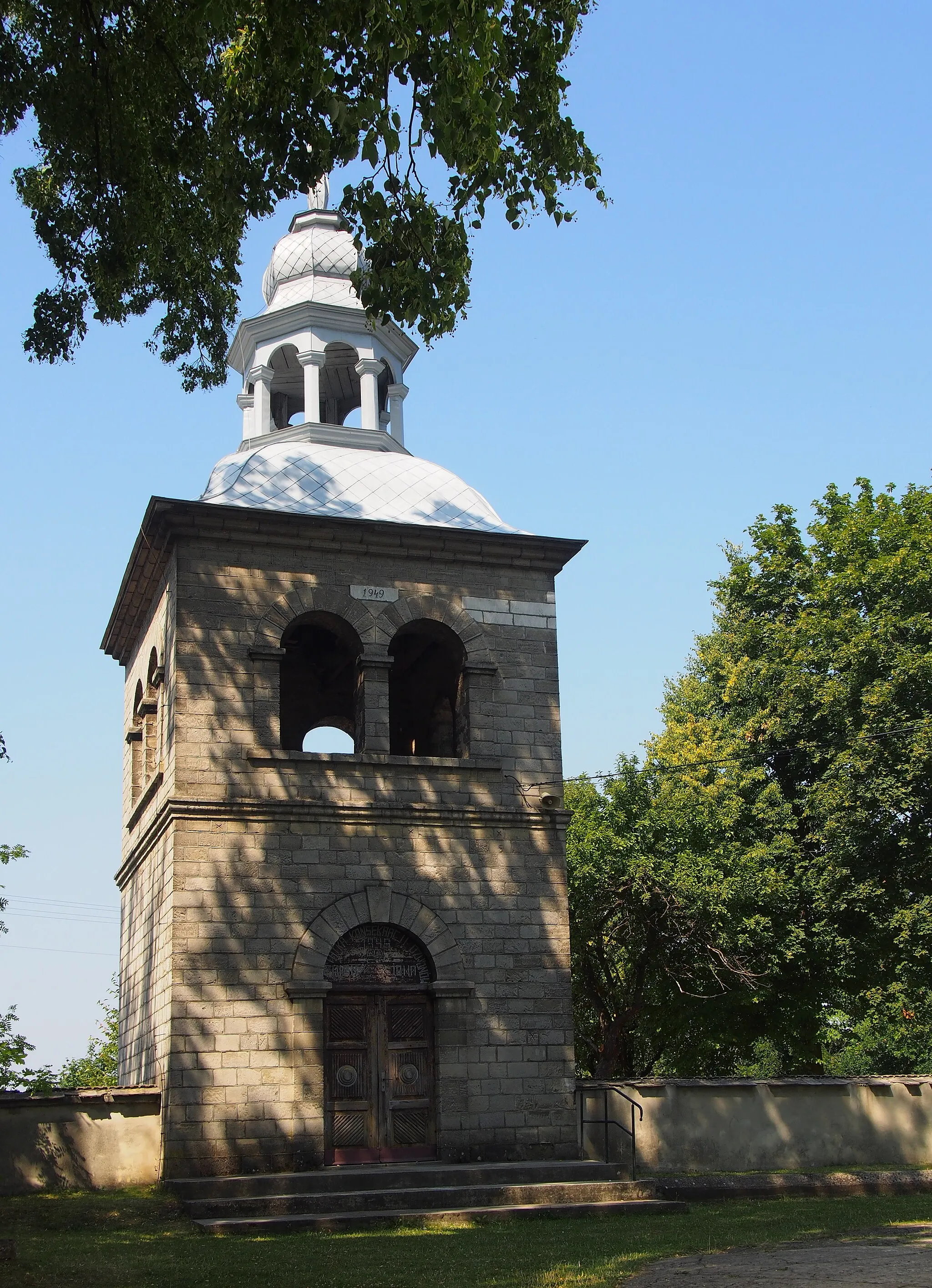 Photo showing: Bell tower of the church of Transfiguration and Holy Spirit in Wiśniowa, powiat staszowski, Świętokrzyskie Voivodeship, Poland.