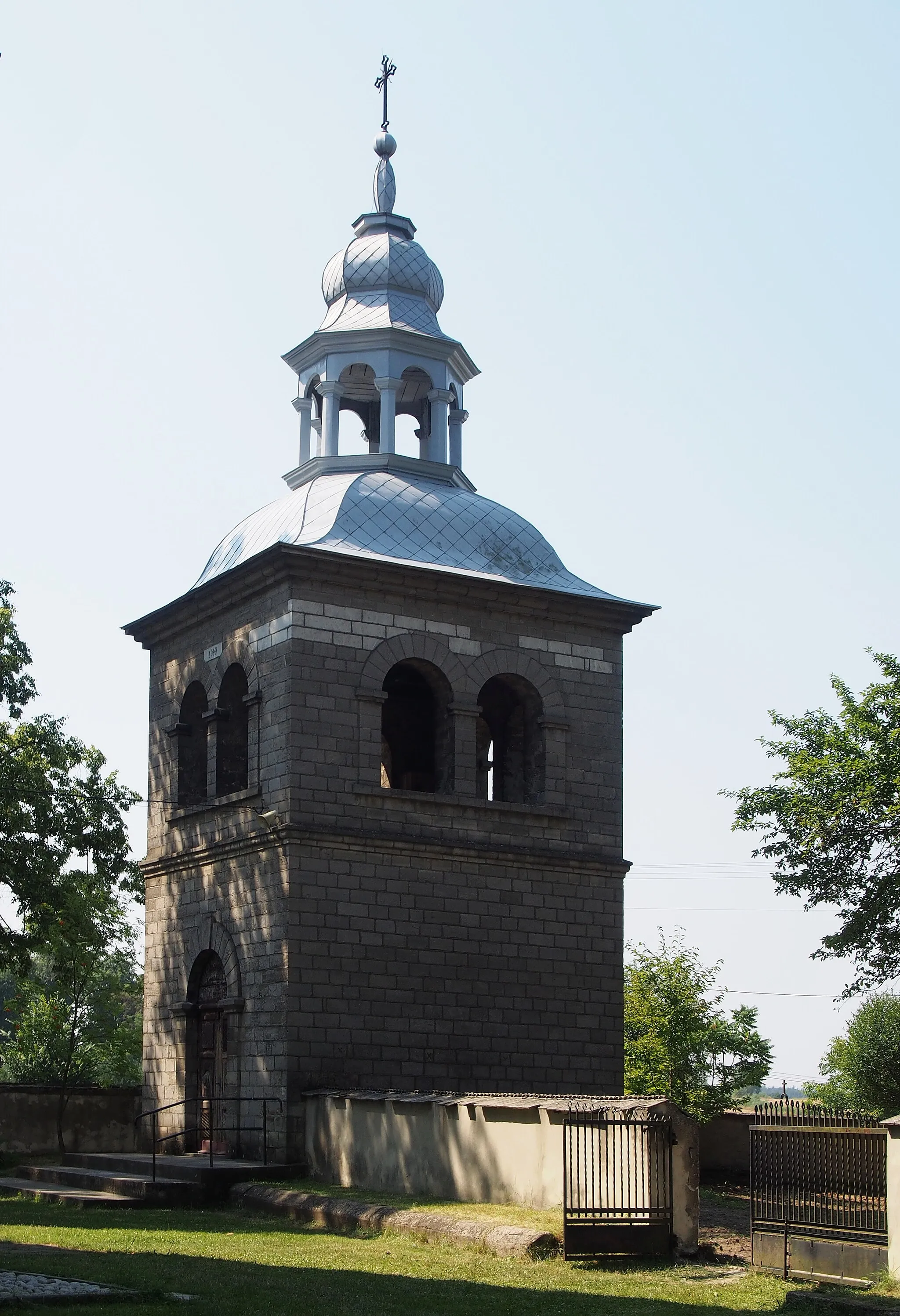 Photo showing: Bell tower of the church of Transfiguration and Holy Spirit in Wiśniowa, powiat staszowski, Świętokrzyskie Voivodeship, Poland.