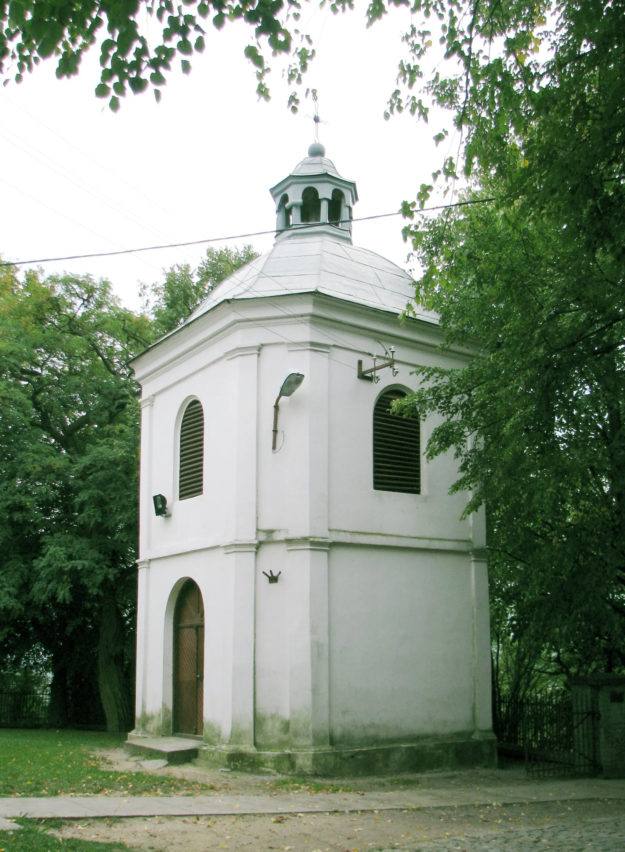 Photo showing: Bell tower of the Holy Trinity church in Samborzec, Poland.