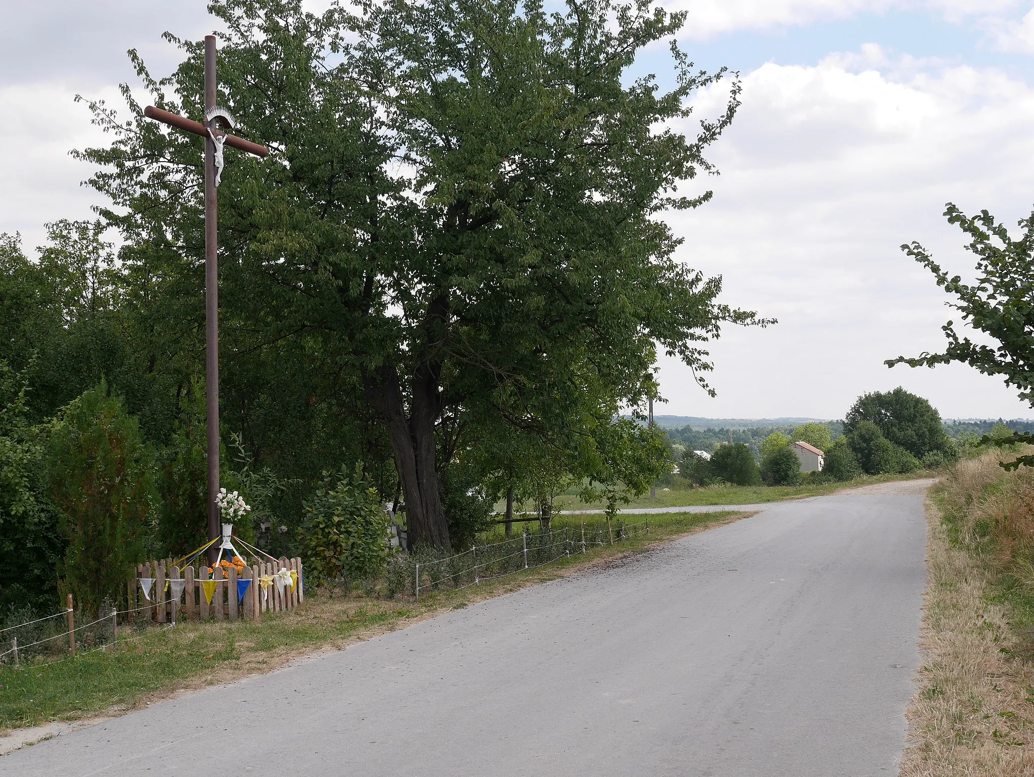 Photo showing: Wayside cross in Radostów