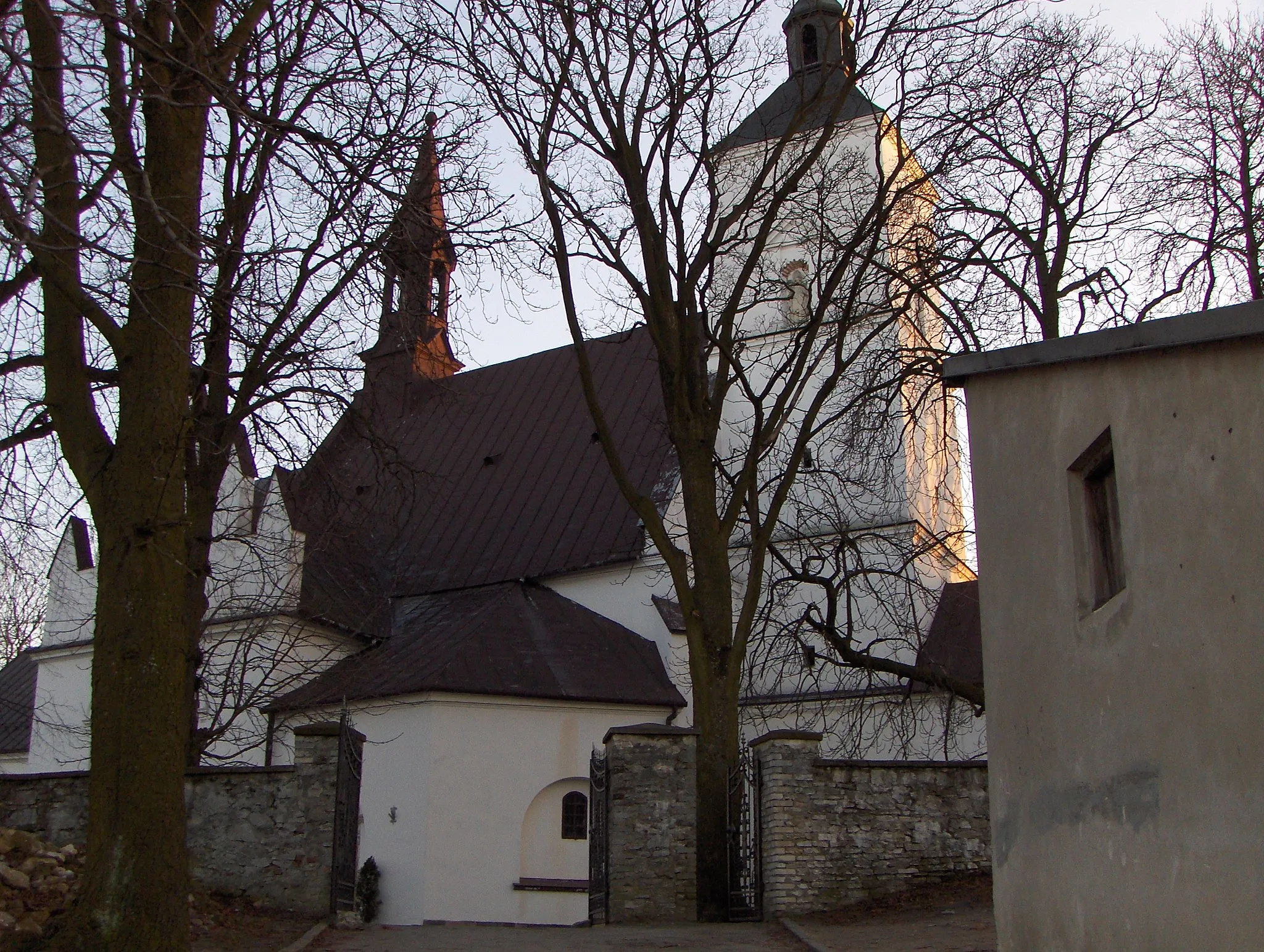 Photo showing: Kościół p.w. Wniebowzięcia NMP w Małogoszczu z 1595 roku.