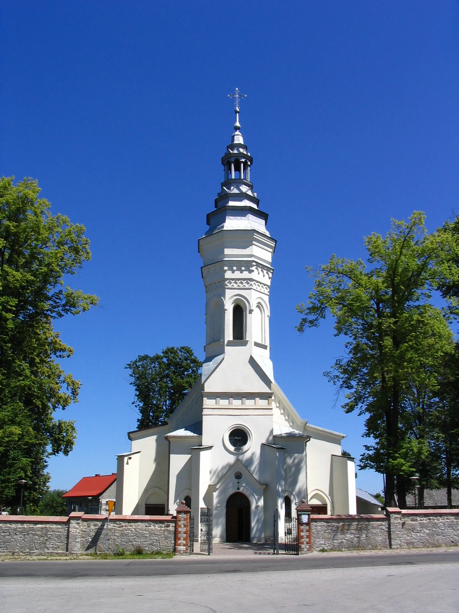 Photo showing: Church built in 17th c., Leszczyny, Poland, 2006 yr.