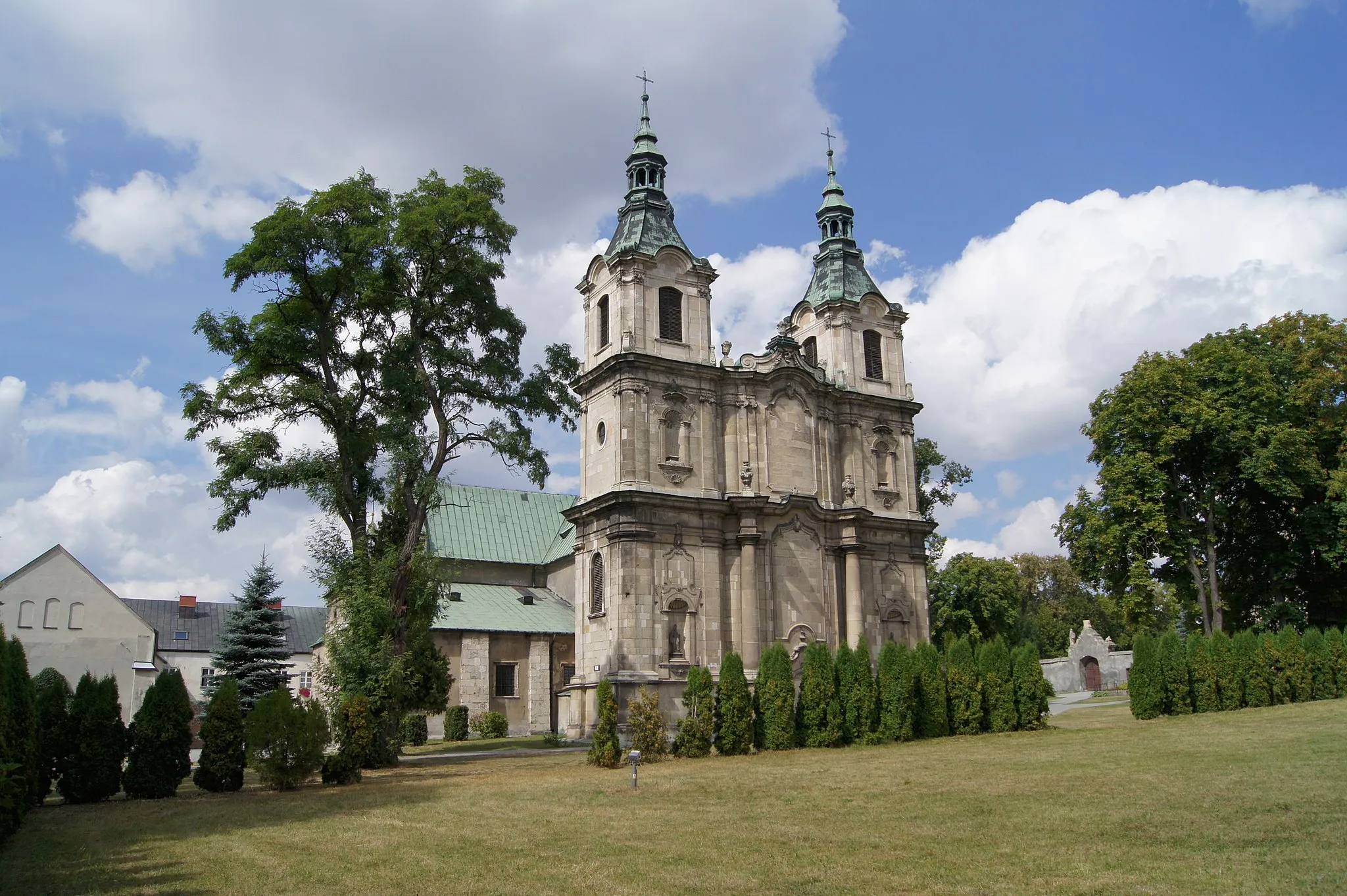 Photo showing: Jędrzejów Abbey

Native name
Archiopactwo Cystersów w Jędrzejowie Location
Jędrzejów Coordinates
50° 39′ 12.85″ N, 20° 17′ 04.02″ E Established
1140 Authority file

: Q1775407
VIAF: 149797650
LCCN: n2011021173
GND: 5267880-5
WorldCat
institution QS:P195,Q1775407